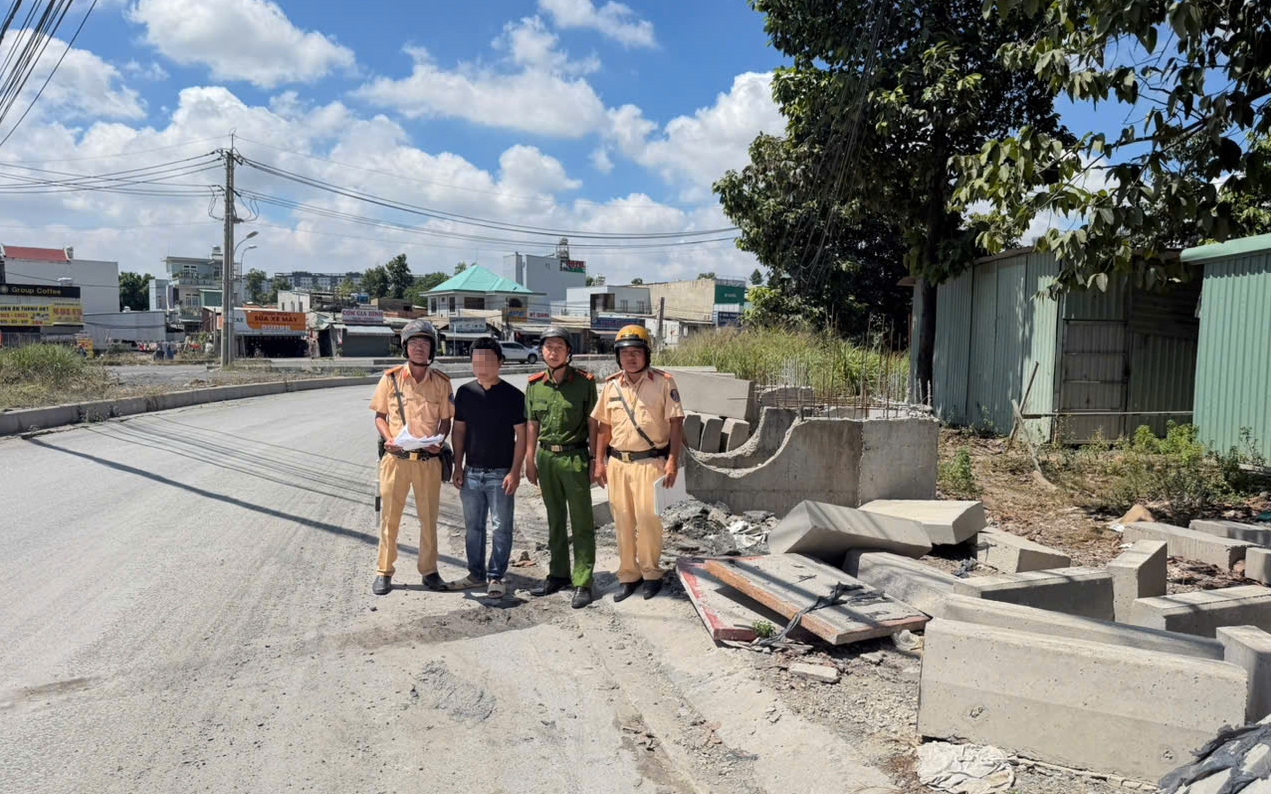 Thi công không gọn, một nhà thầu ở TPHCM bị CSGT phạt