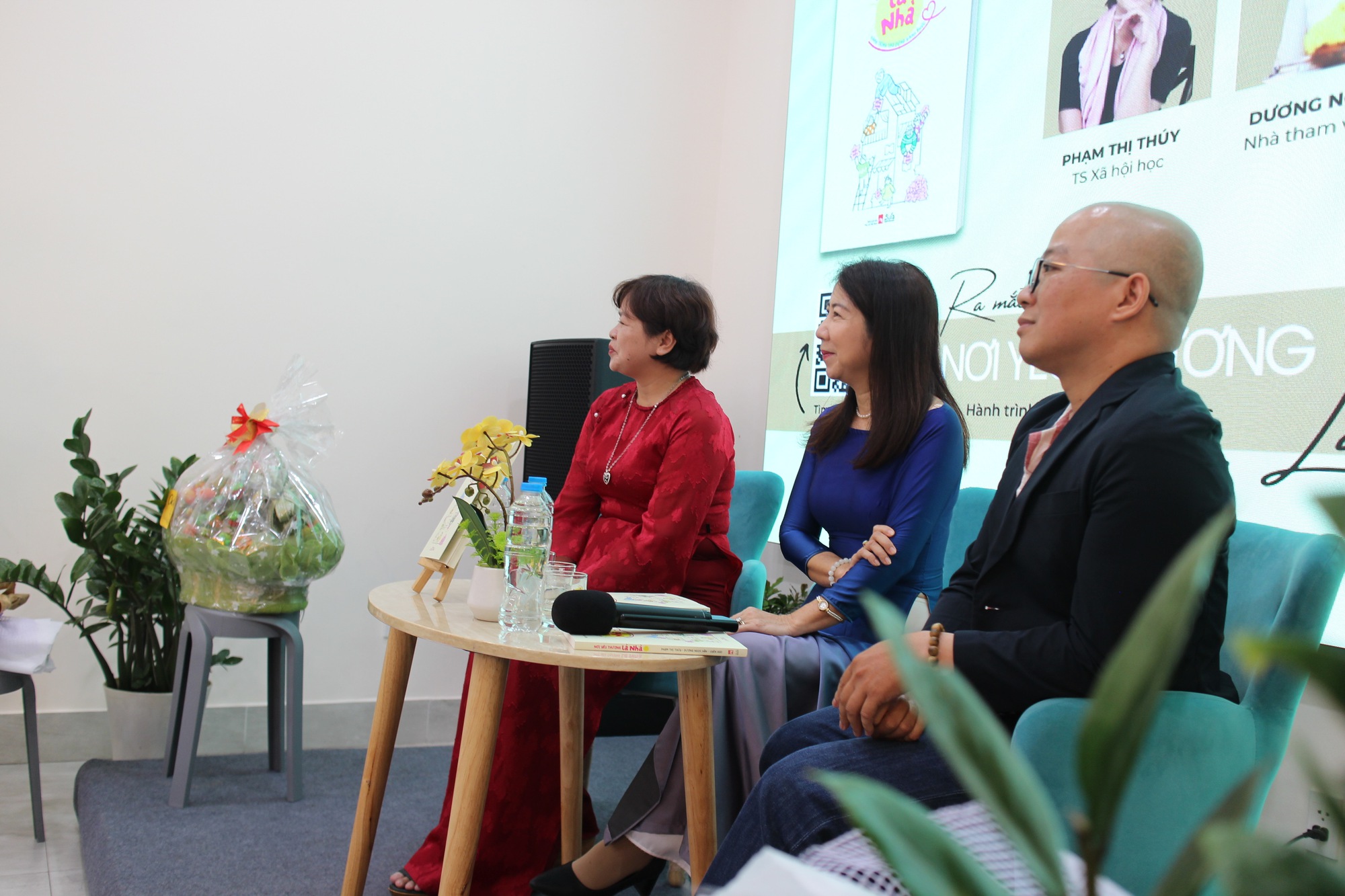 Ra mắt s&aacute;ch &ldquo;Nơi y&ecirc;u thương l&agrave; nh&agrave;&rdquo; - Ảnh 1.
