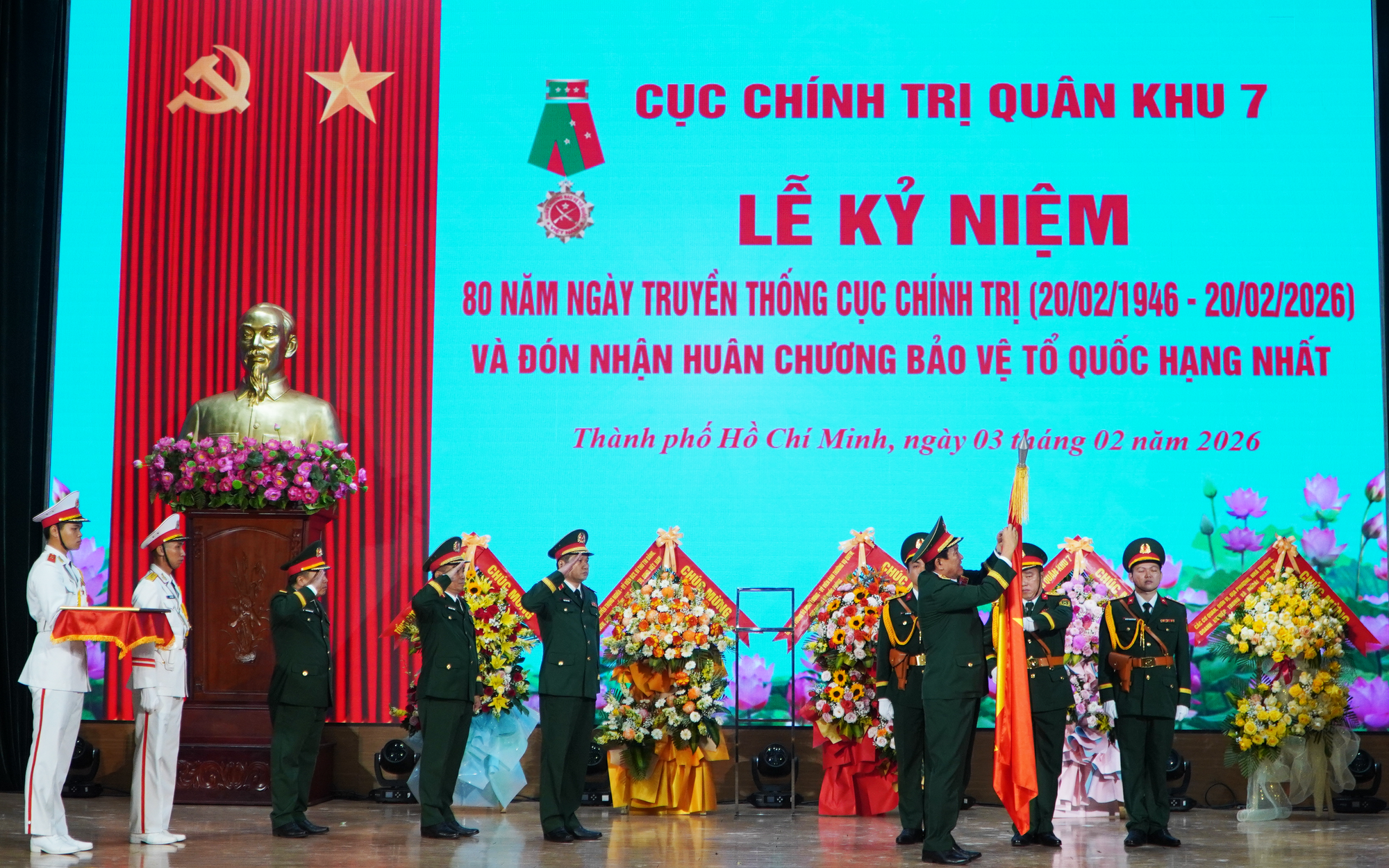Cục Chính trị Quân khu 7 đón nhận Huân chương Bảo vệ Tổ quốc hạng Nhất