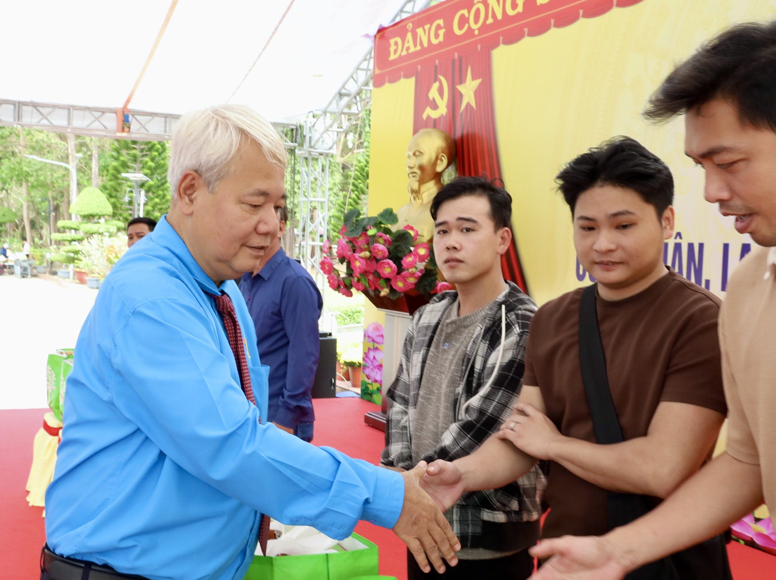 LĐLĐ TPHCM kết nạp 32 công nhân, lao động ưu tú vào Đảng tại Đặc khu Côn Đảo - Ảnh 8.