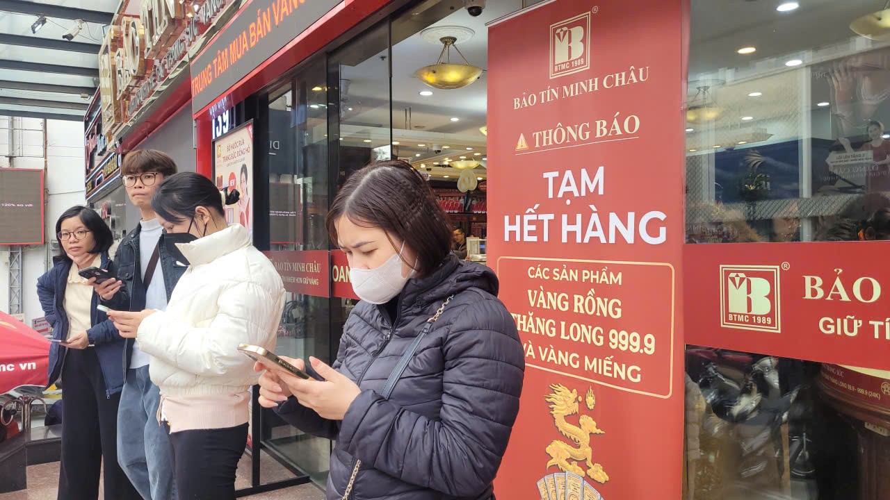 Đổ xô mua vàng , bạc trong cơn sốt đầu năm 2026 - Ảnh 1.