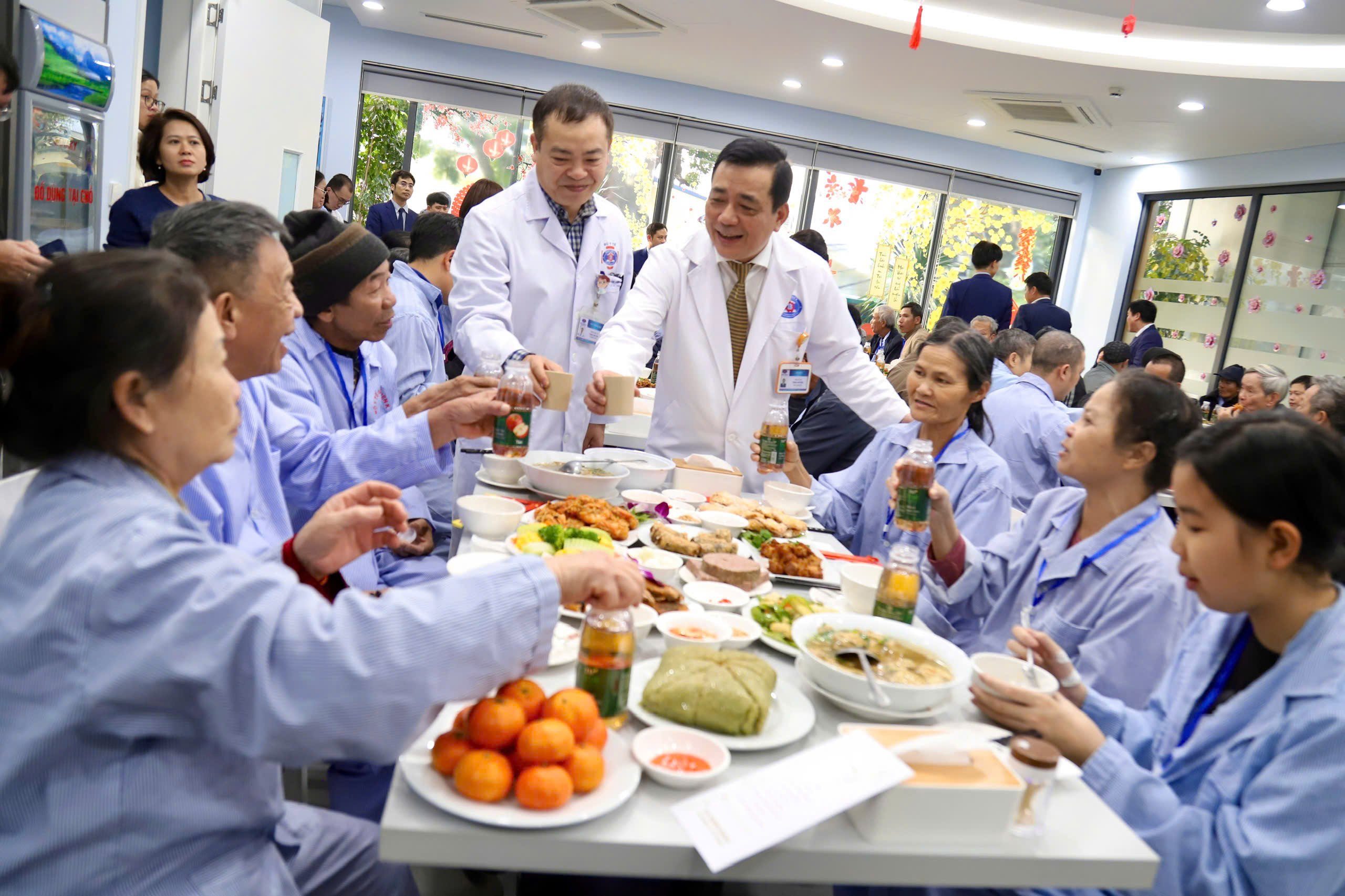 Chăm lo Tết cho bệnh nhân khó khăn - Ảnh 21.