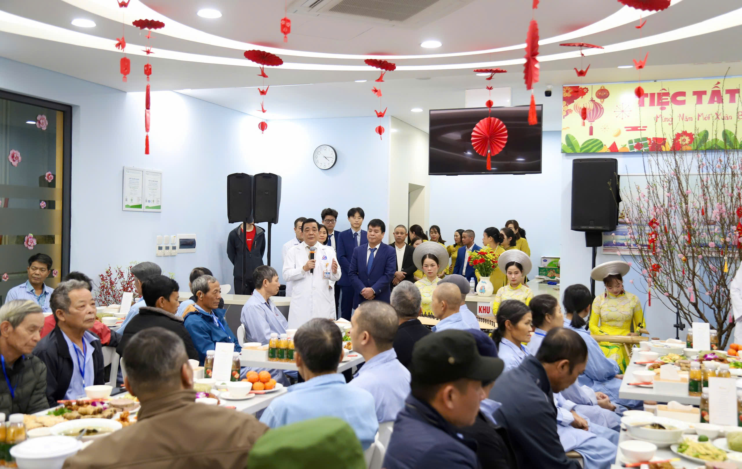 Chăm lo Tết cho bệnh nhân khó khăn - Ảnh 20.