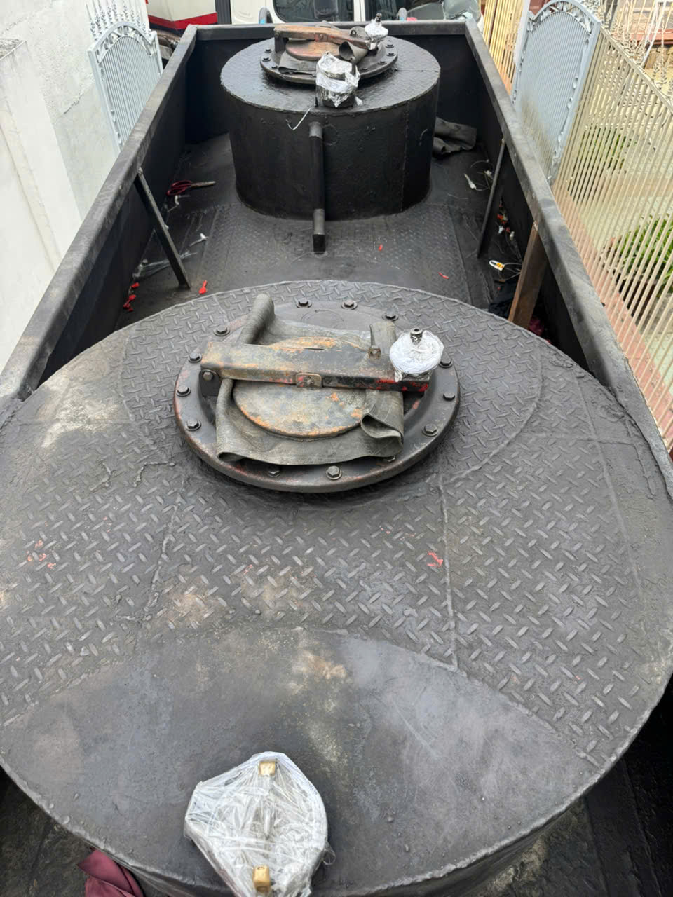 Hình ảnh Công an TPHCM niêm phong bên trong "tập đoàn" xăng giả - Ảnh 14.