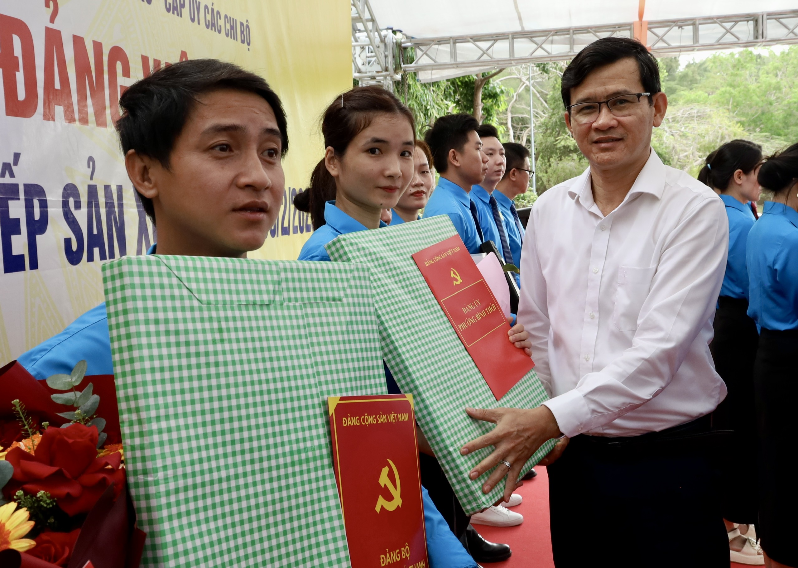 LĐLĐ TPHCM kết nạp 32 công nhân, lao động ưu tú vào Đảng tại Đặc khu Côn Đảo - Ảnh 6.