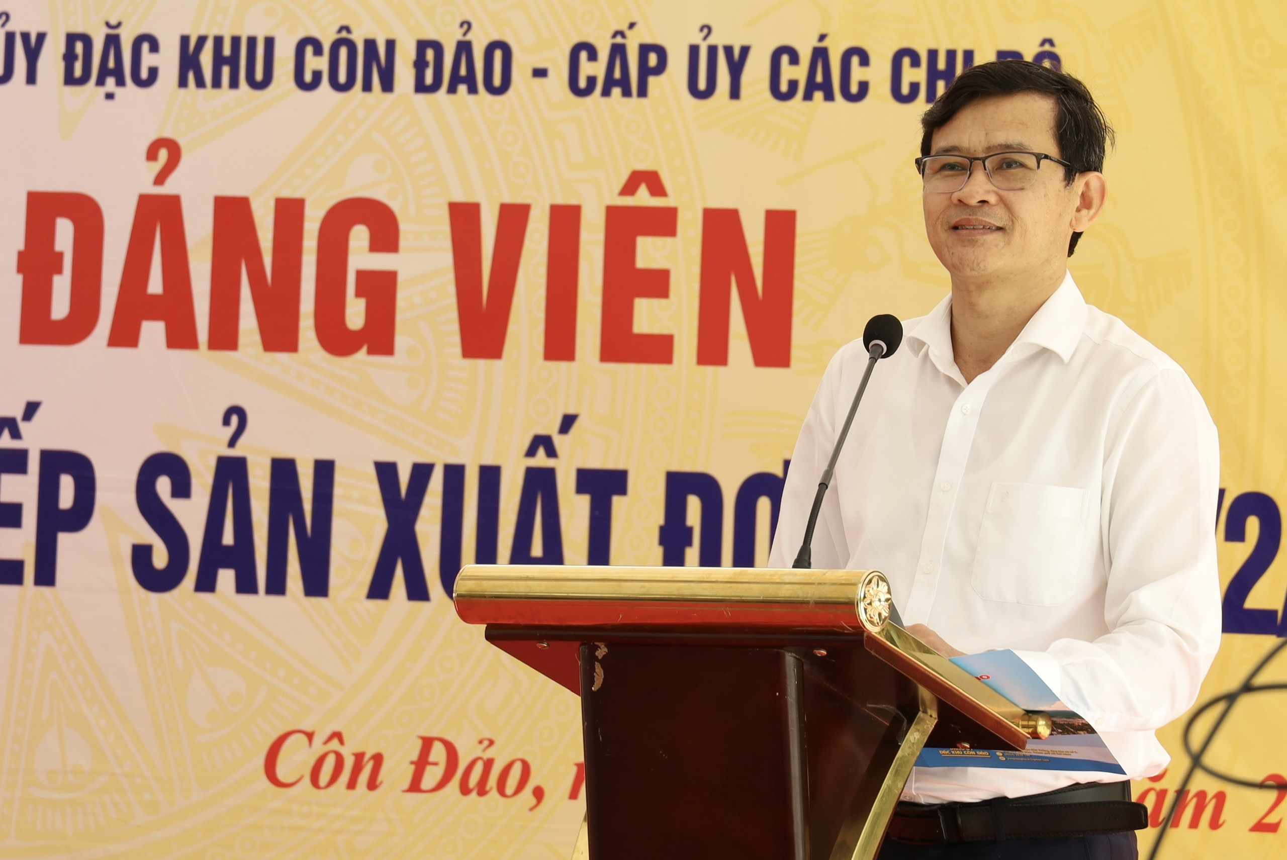 LĐLĐ TPHCM kết nạp 32 công nhân, lao động ưu tú vào Đảng tại Đặc khu Côn Đảo - Ảnh 8.