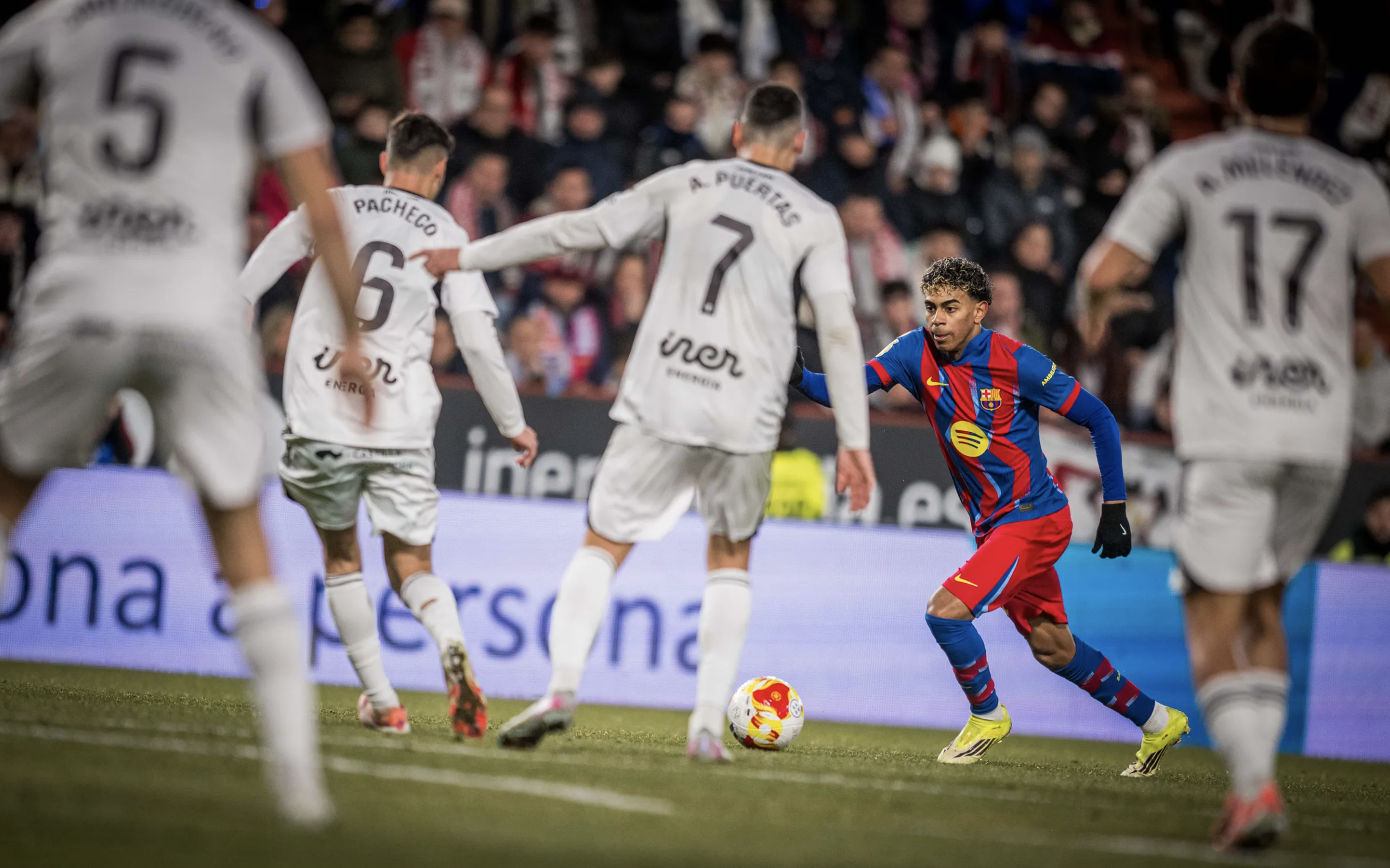  Giải m&atilde; "hiện tượng" Albacete, Barcelona đoạt v&eacute; b&aacute;n kết C&uacute;p Nh&agrave; vua - Ảnh 3.