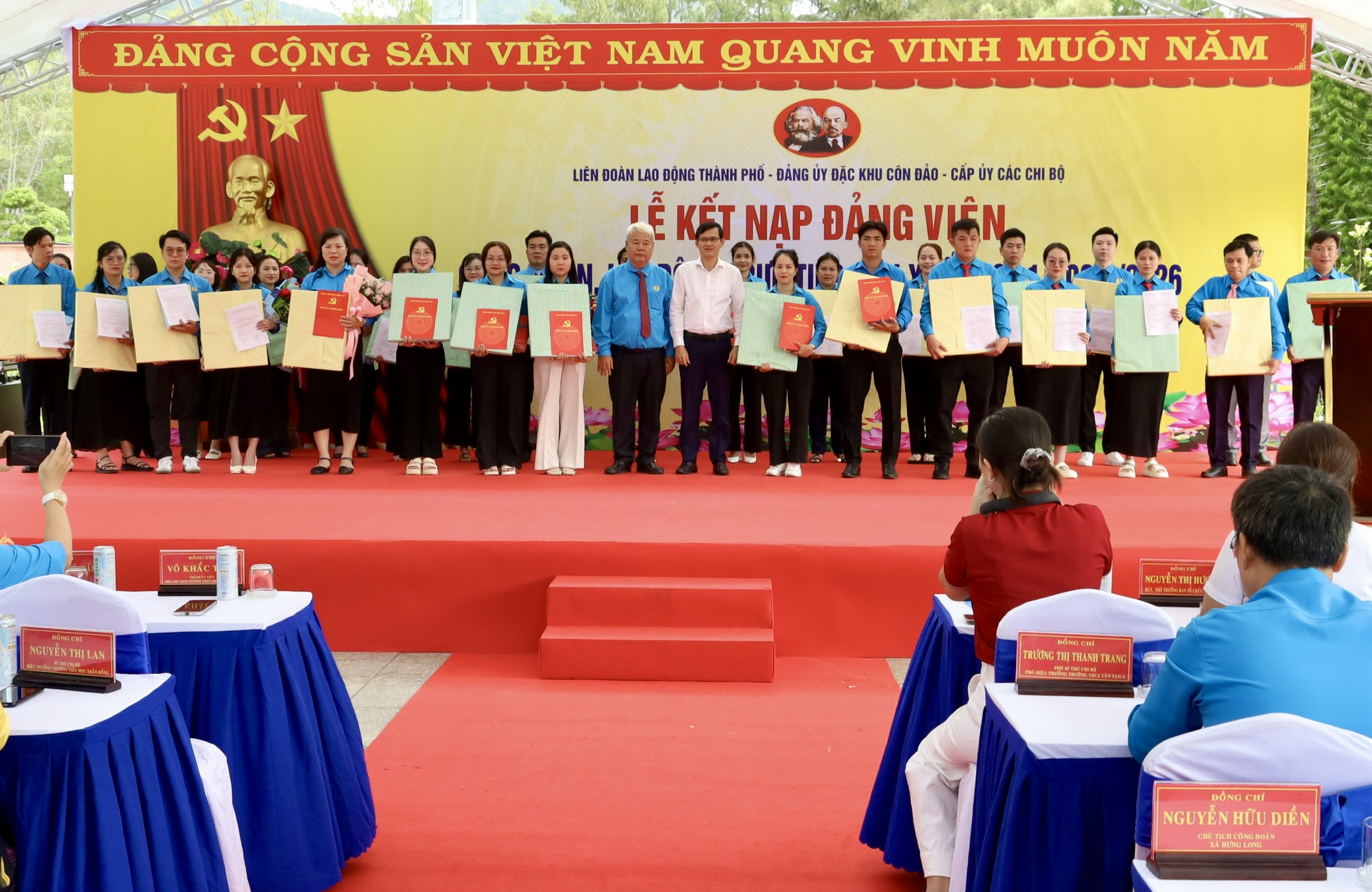 LĐLĐ TPHCM kết nạp 32 công nhân, lao động ưu tú vào Đảng tại Đặc khu Côn Đảo - Ảnh 7.