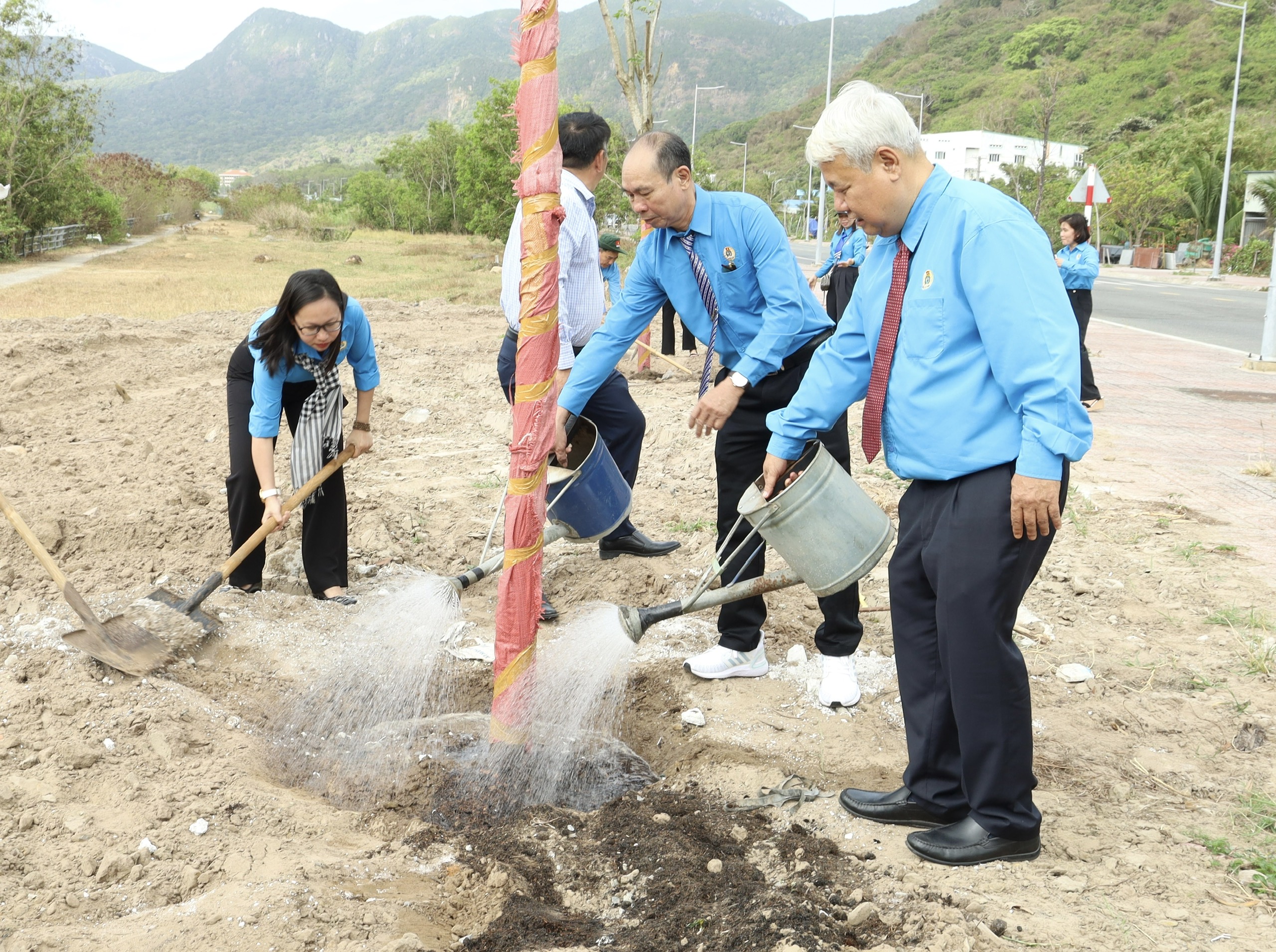 LĐLĐ TPHCM kết nạp 32 công nhân, lao động ưu tú vào Đảng tại Đặc khu Côn Đảo - Ảnh 8.