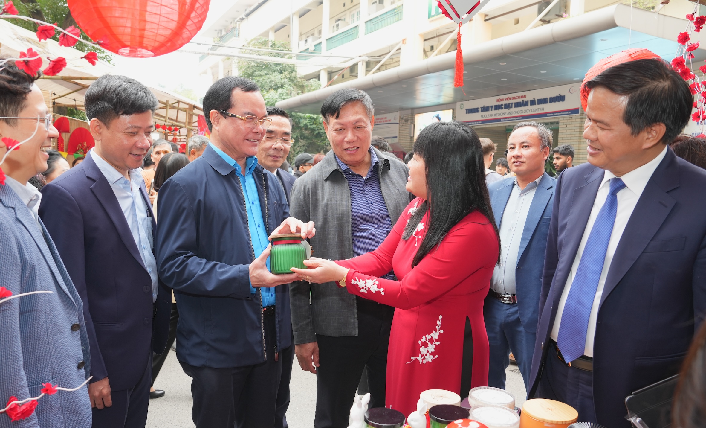 Chăm lo Tết cho bệnh nhân khó khăn - Ảnh 3.