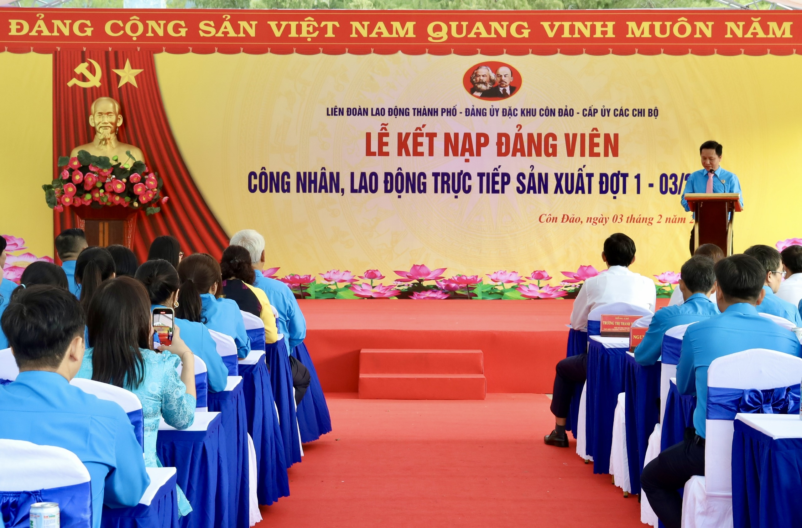 LĐLĐ TPHCM kết nạp 32 công nhân, lao động ưu tú vào Đảng tại Đặc khu Côn Đảo - Ảnh 1.