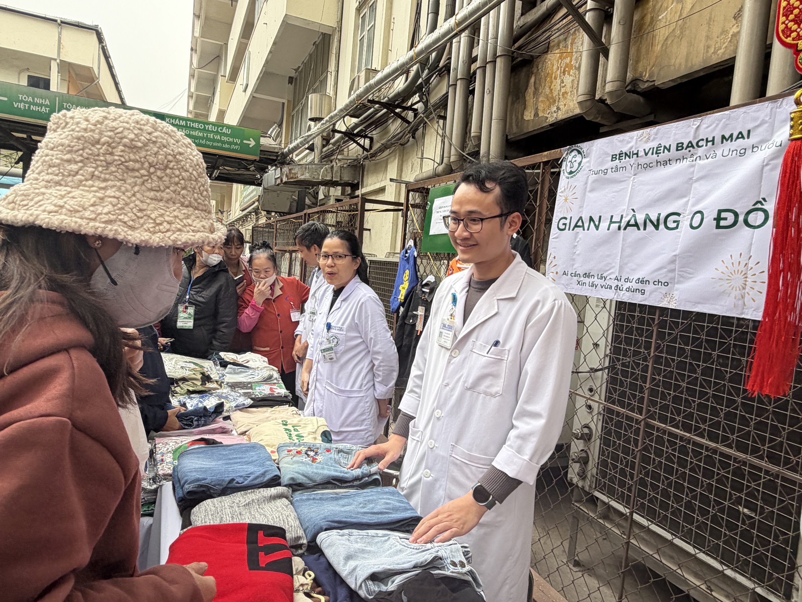 Chăm lo Tết cho bệnh nhân khó khăn - Ảnh 10.