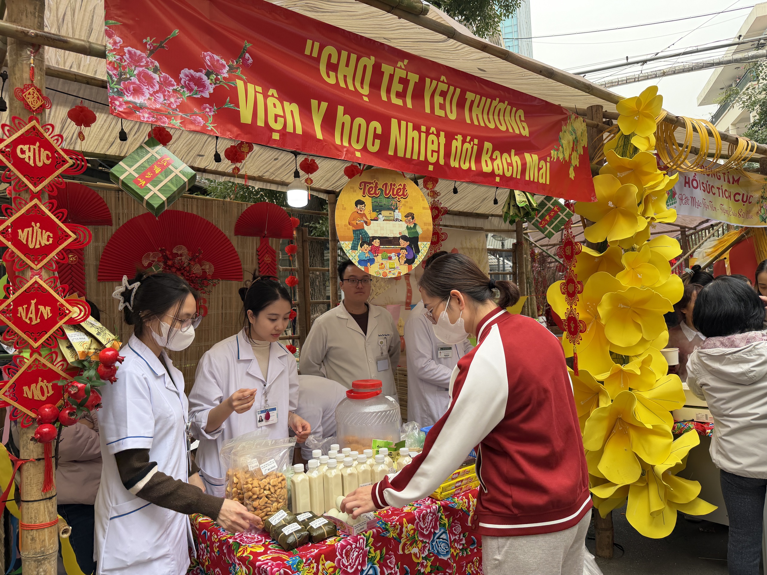 Chăm lo Tết cho bệnh nhân khó khăn - Ảnh 6.