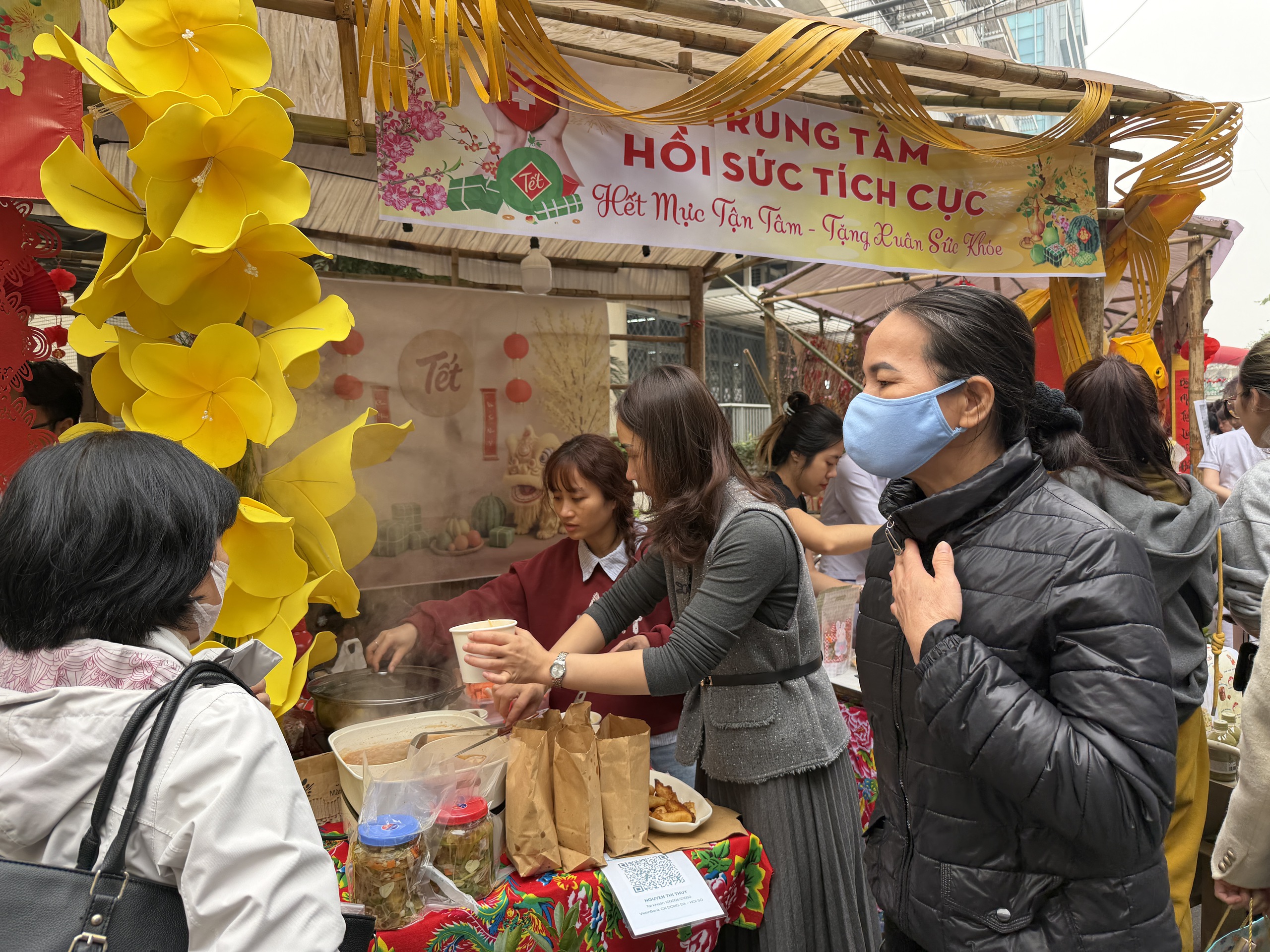 Chăm lo Tết cho bệnh nhân khó khăn - Ảnh 5.