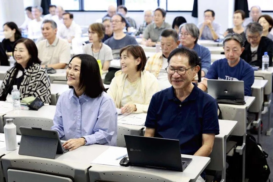 Độc đ&aacute;o kh&oacute;a học cho người cao tuổi ở Nhật Bản - Ảnh 1.