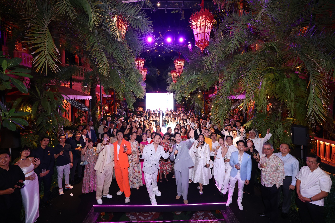 Year End Party nh&agrave; DatVietVAC &ndash; Đ&ecirc;m hội quy tụ v&agrave; gắn kết những gi&aacute; trị độc nhất - Ảnh 1.