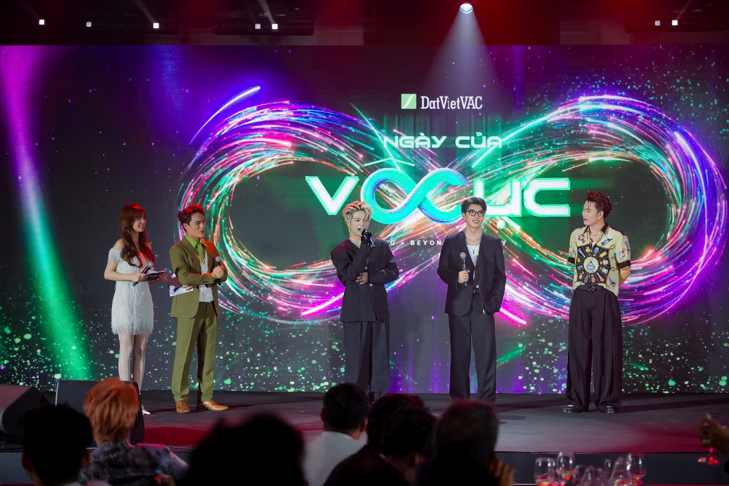 Year End Party nh&agrave; DatVietVAC &ndash; Đ&ecirc;m hội quy tụ v&agrave; gắn kết những gi&aacute; trị độc nhất - Ảnh 2.