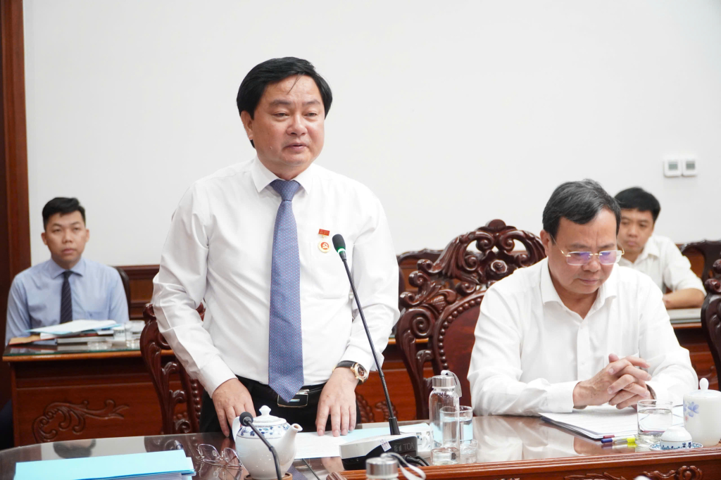 B&iacute; thư tỉnh ủy T&acirc;y Ninh nhận Huy hiệu 30 năm tuổi Đảng đầy x&uacute;c động - Ảnh 2.
