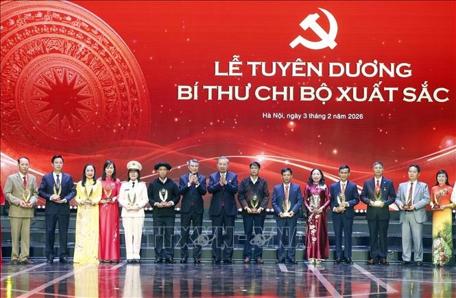 Tổng Bí thư Tô Lâm dự Lễ tuyên dương Bí thư chi bộ xuất sắc và trao giải Búa liềm vàng - Ảnh 5.