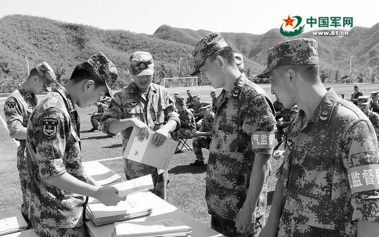 Báo quân đội Trung Quốc: Quân ủy Trung ương "chống tham nhũng không khoan nhượng"