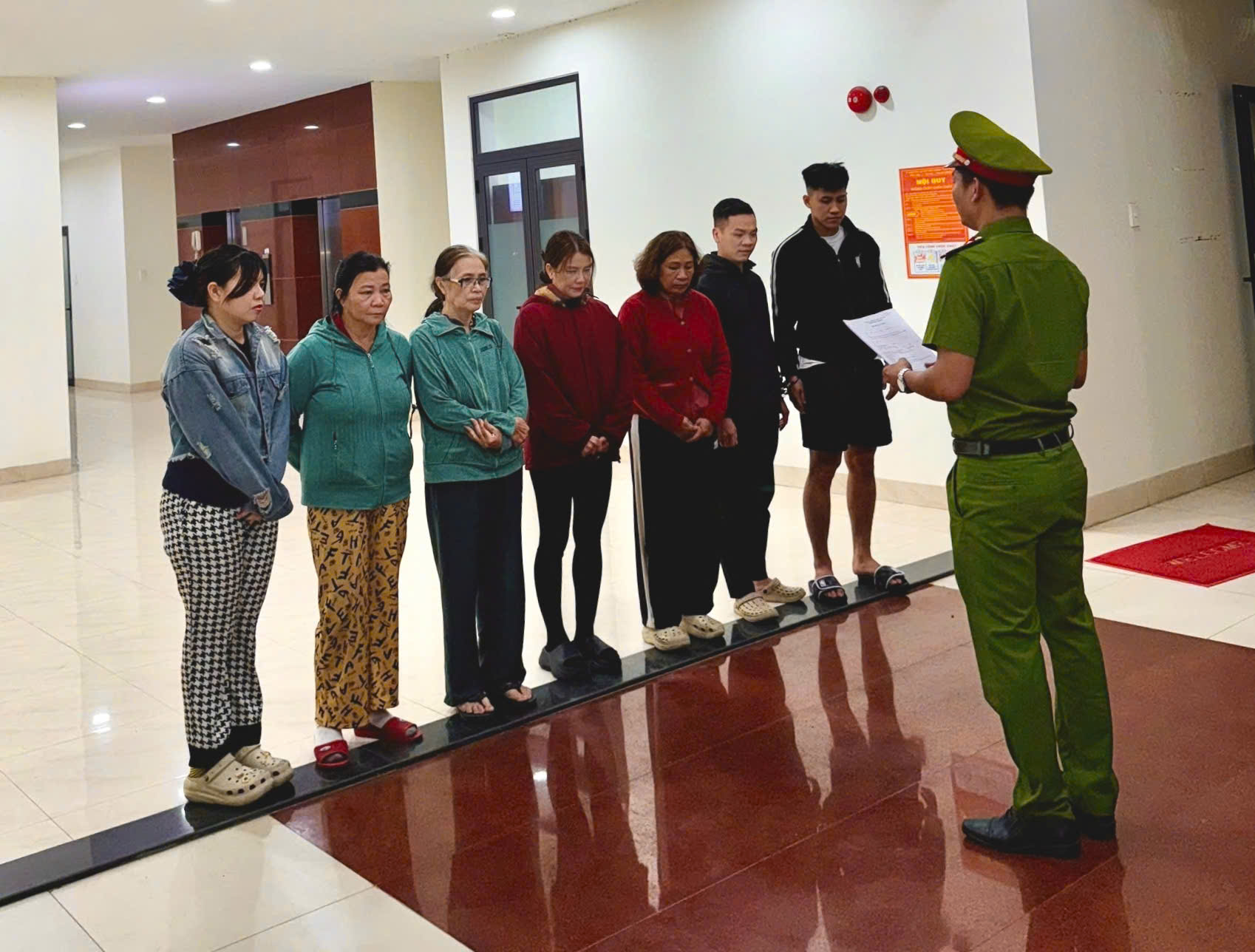Bắt tạm giam người phụ nữ cầm đầu đường dây lô đề 20 tỉ ở Đà Nẵng - Ảnh 1.