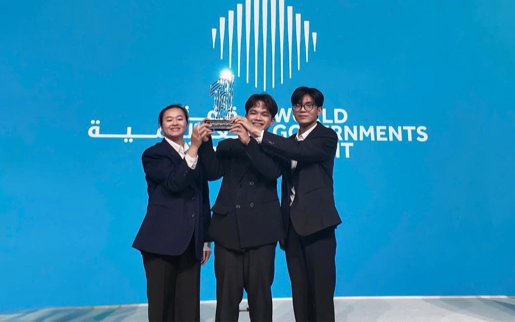 Trường ĐH Lạc Hồng đoạt giải bạc Global Best M-Gov Award 2026 tại Dubai
