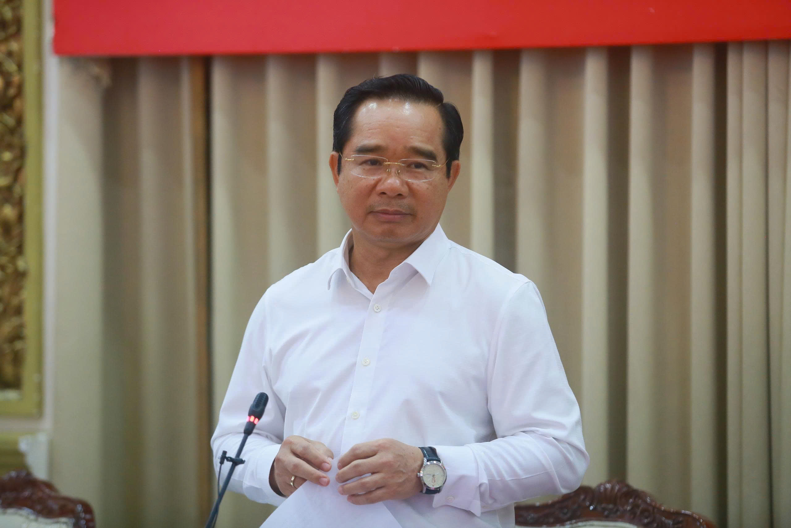 Chủ tịch UBND TPHCM chủ tr&igrave; hội nghị b&agrave;n về 2 vấn đề quan trọng - Ảnh 2.