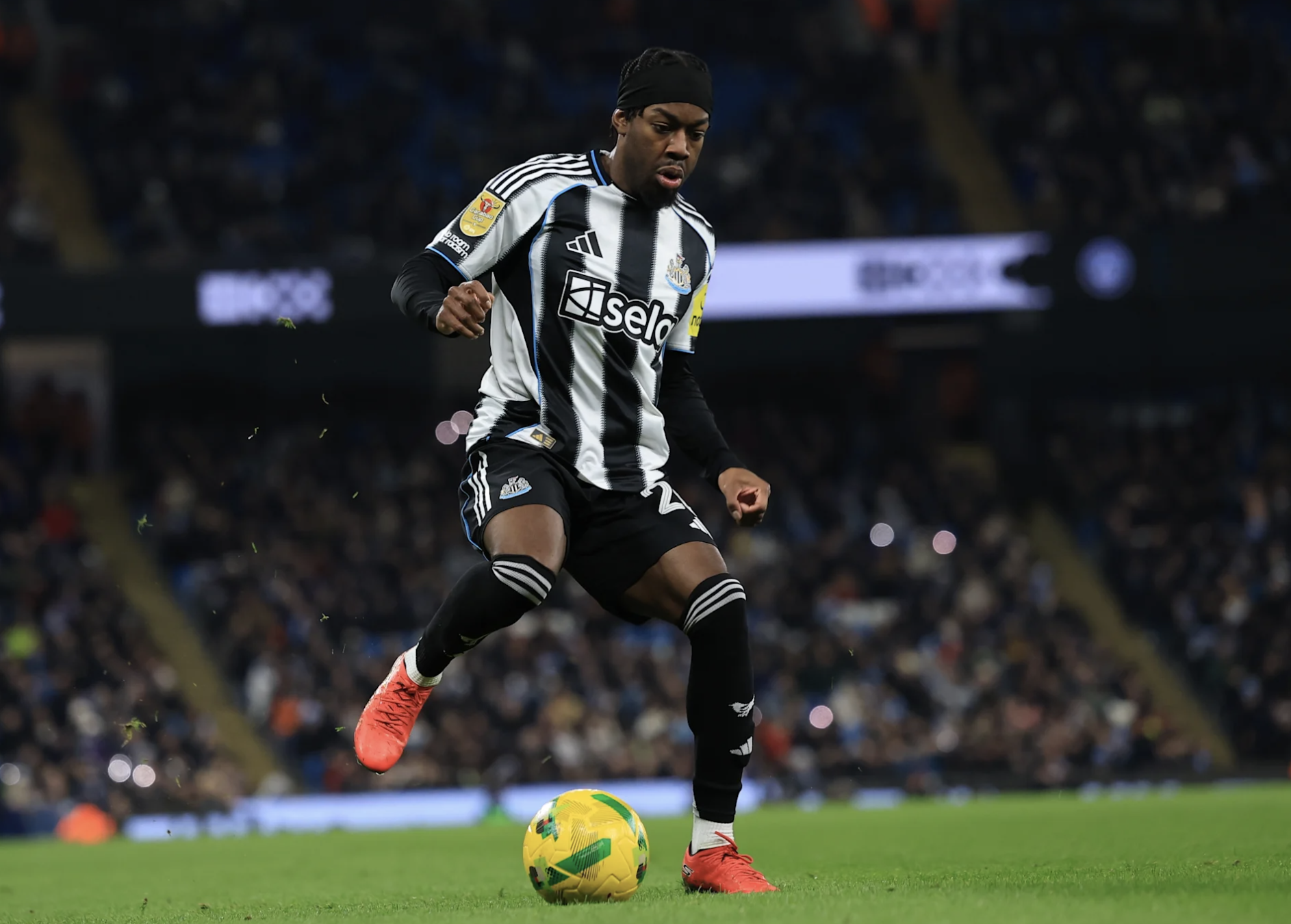 Biến Newcastle th&agrave;nh cựu vương, Man City gi&agrave;nh v&eacute; tranh chung kết League Cup - Ảnh 6.