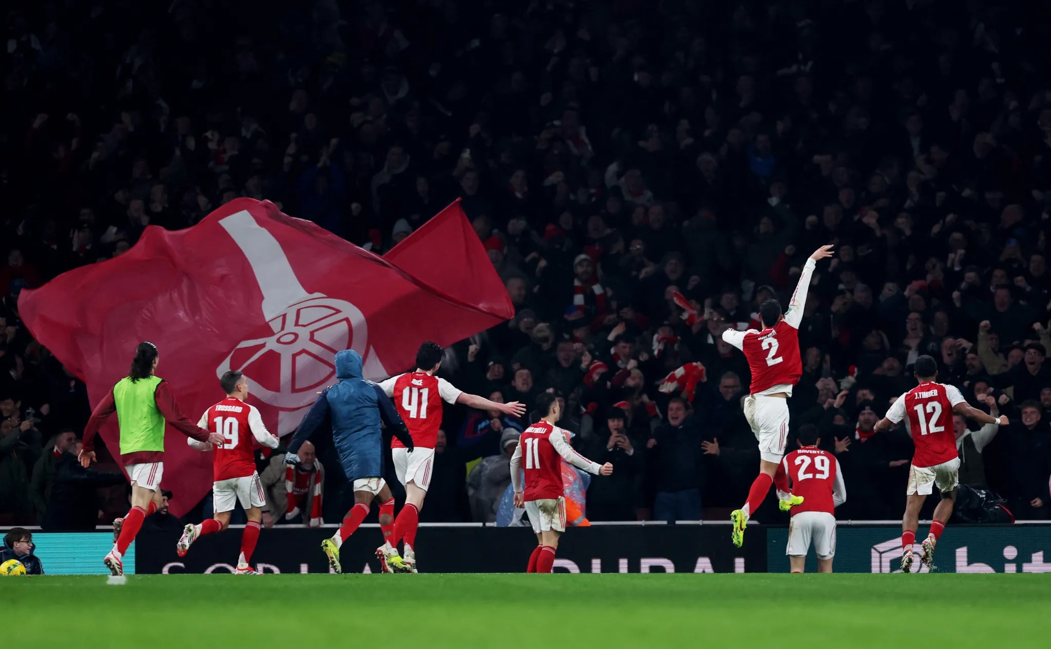 Chelsea bày “mưu lạ” hóa giải bóng chết của Arsenal - Ảnh 1.