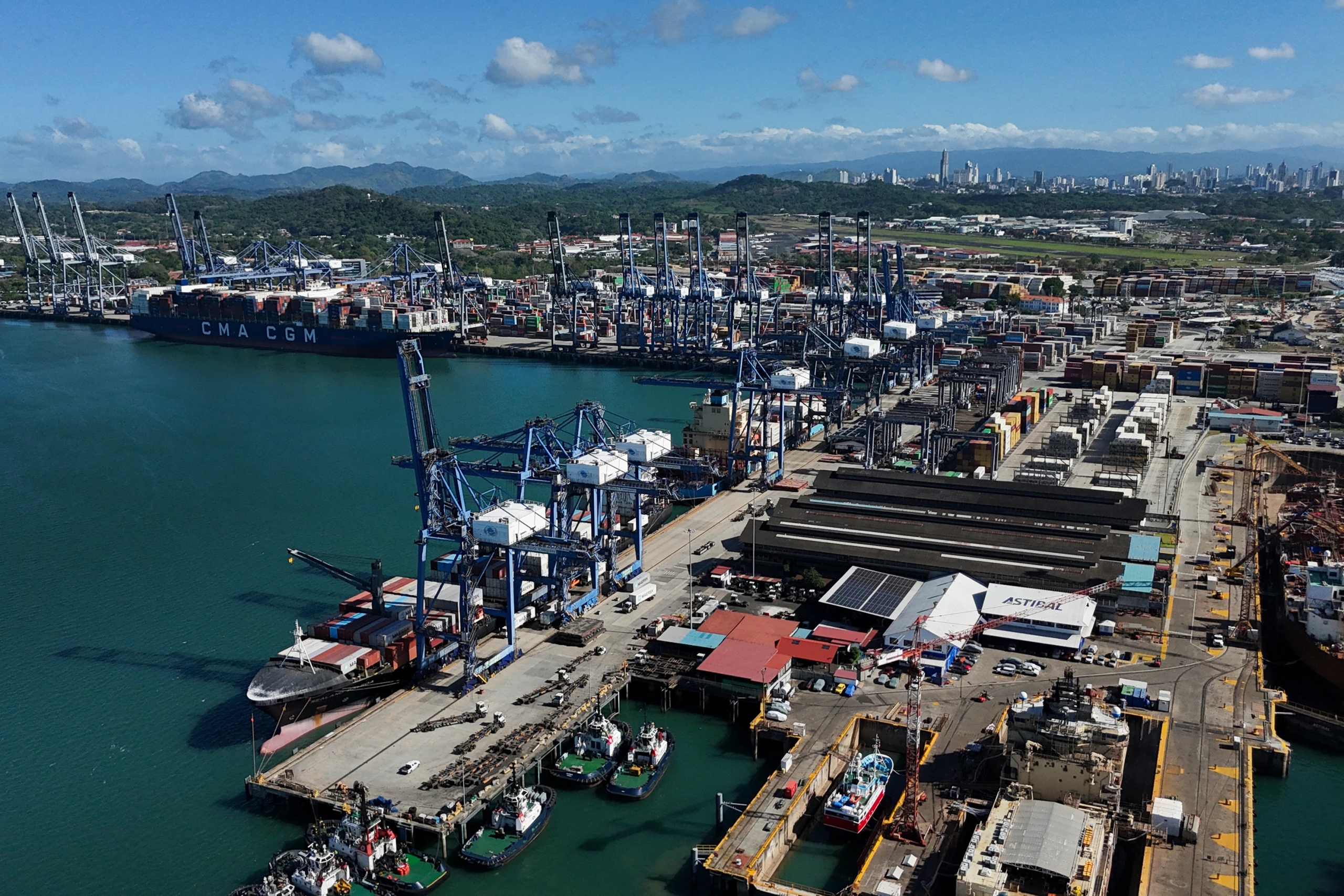 Căng thẳng bủa vây kênh đào Panama - Ảnh 1.