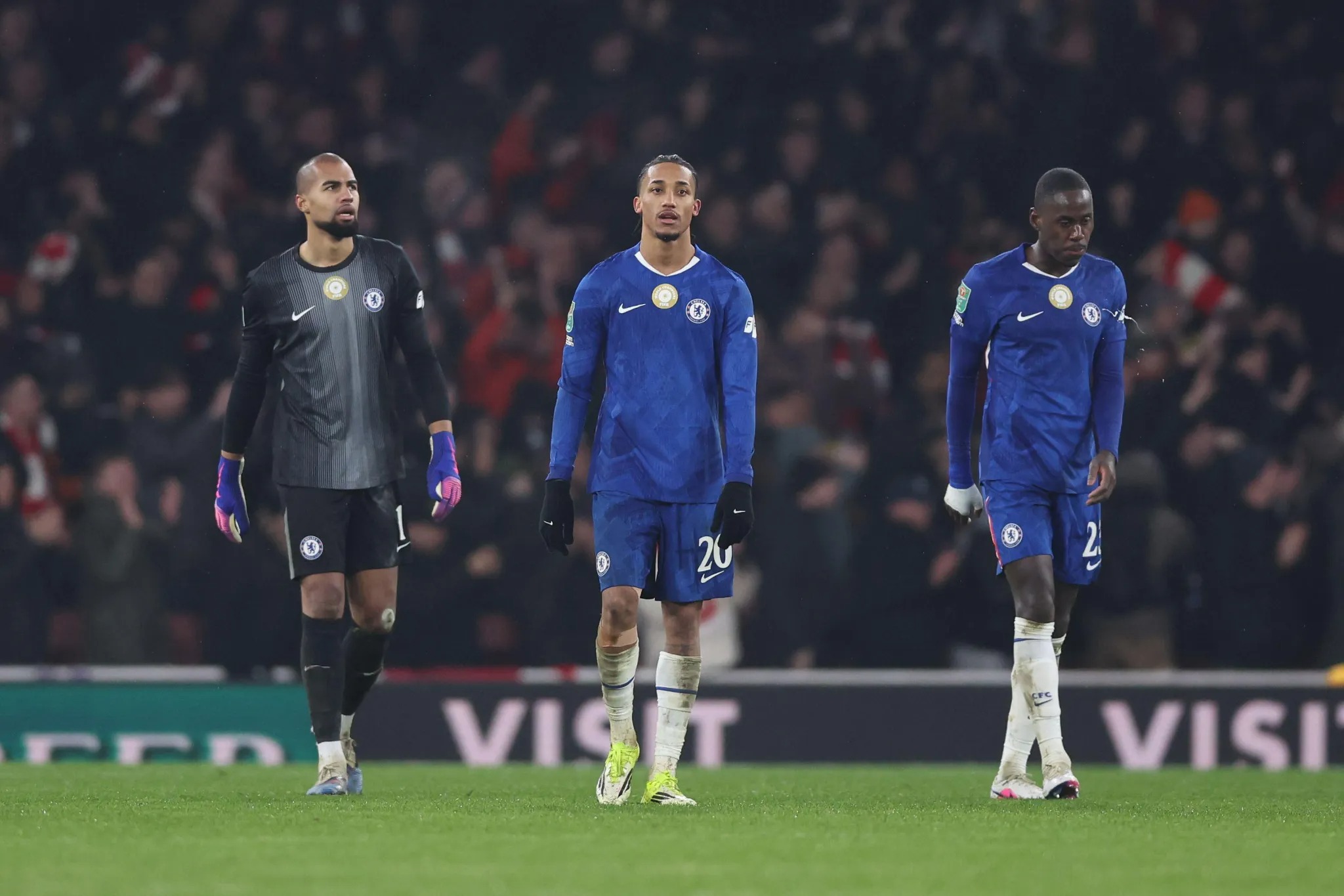 &ldquo;Bu&ocirc;ng xu&ocirc;i&rdquo; trước Arsenal, HLV Chelsea bị chỉ tr&iacute;ch dữ dội - Ảnh 1.