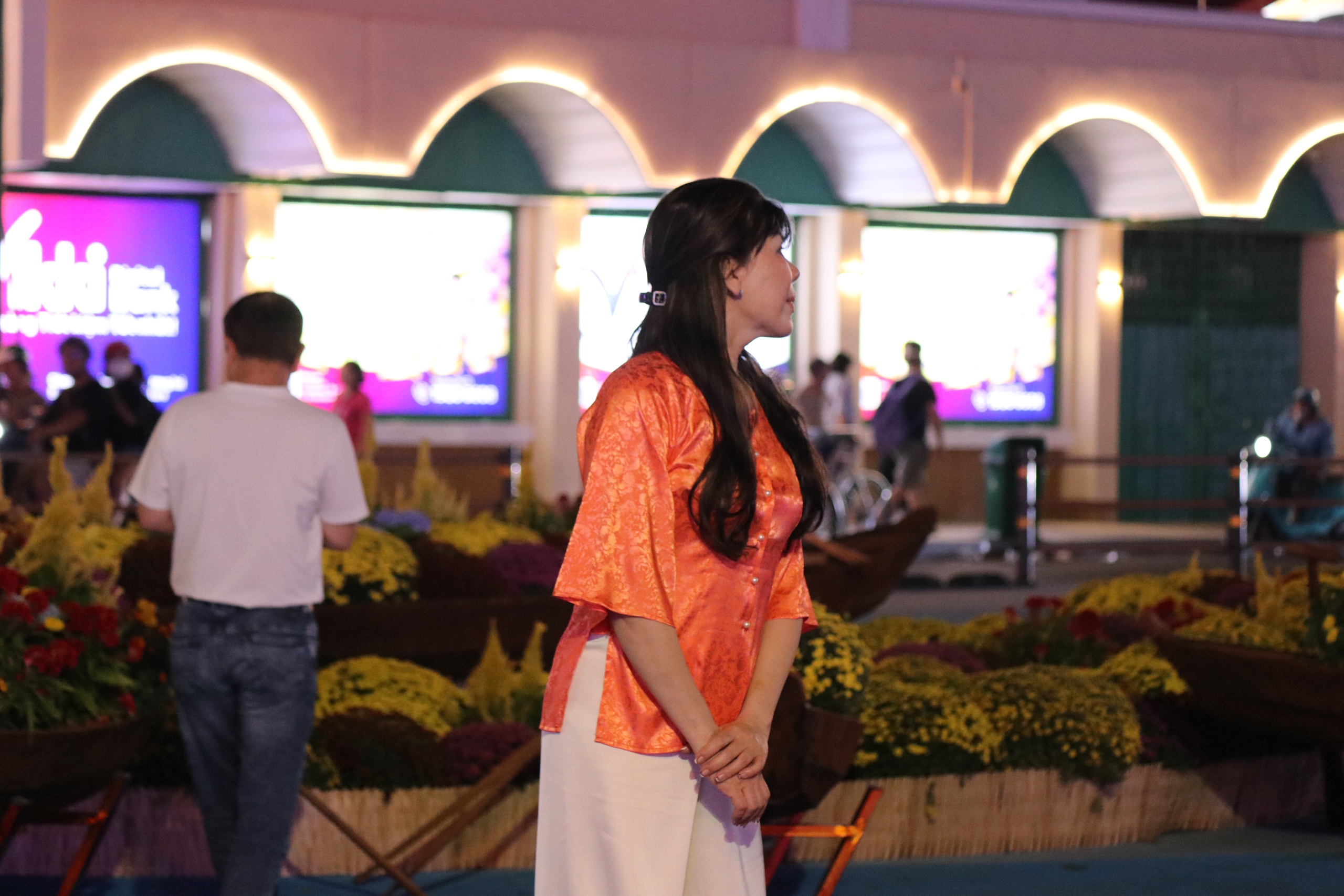 Nhiều công trình chỉnh trang đô thị bắt đầu mở cửa, TPHCM tràn ngập sắc xuân - Ảnh 24.