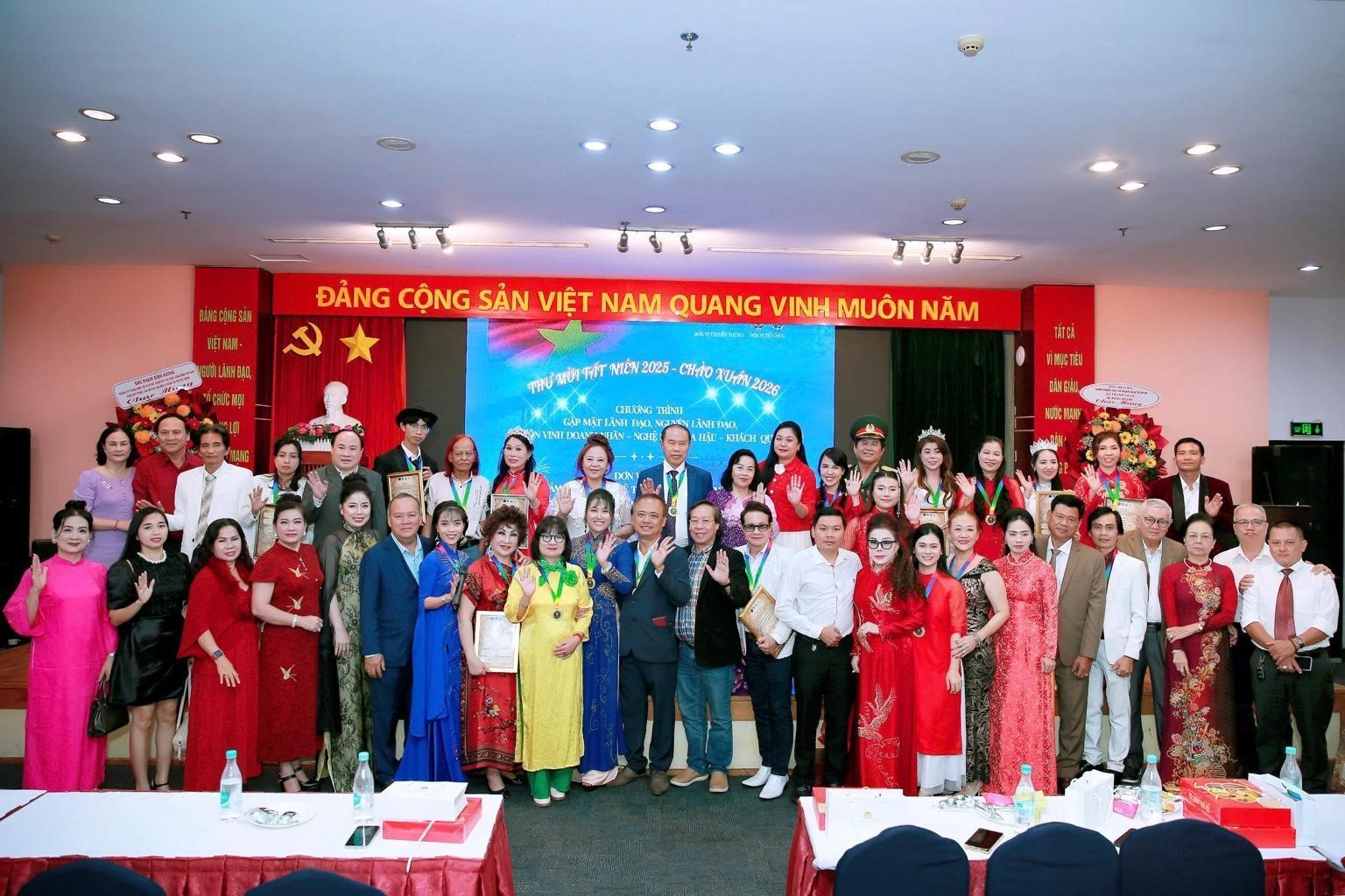 Gặp mặt lãnh đạo, nguyên lãnh đạo và các nhân vật tiêu biểu đầu Xuân 2026 - Ảnh 1.