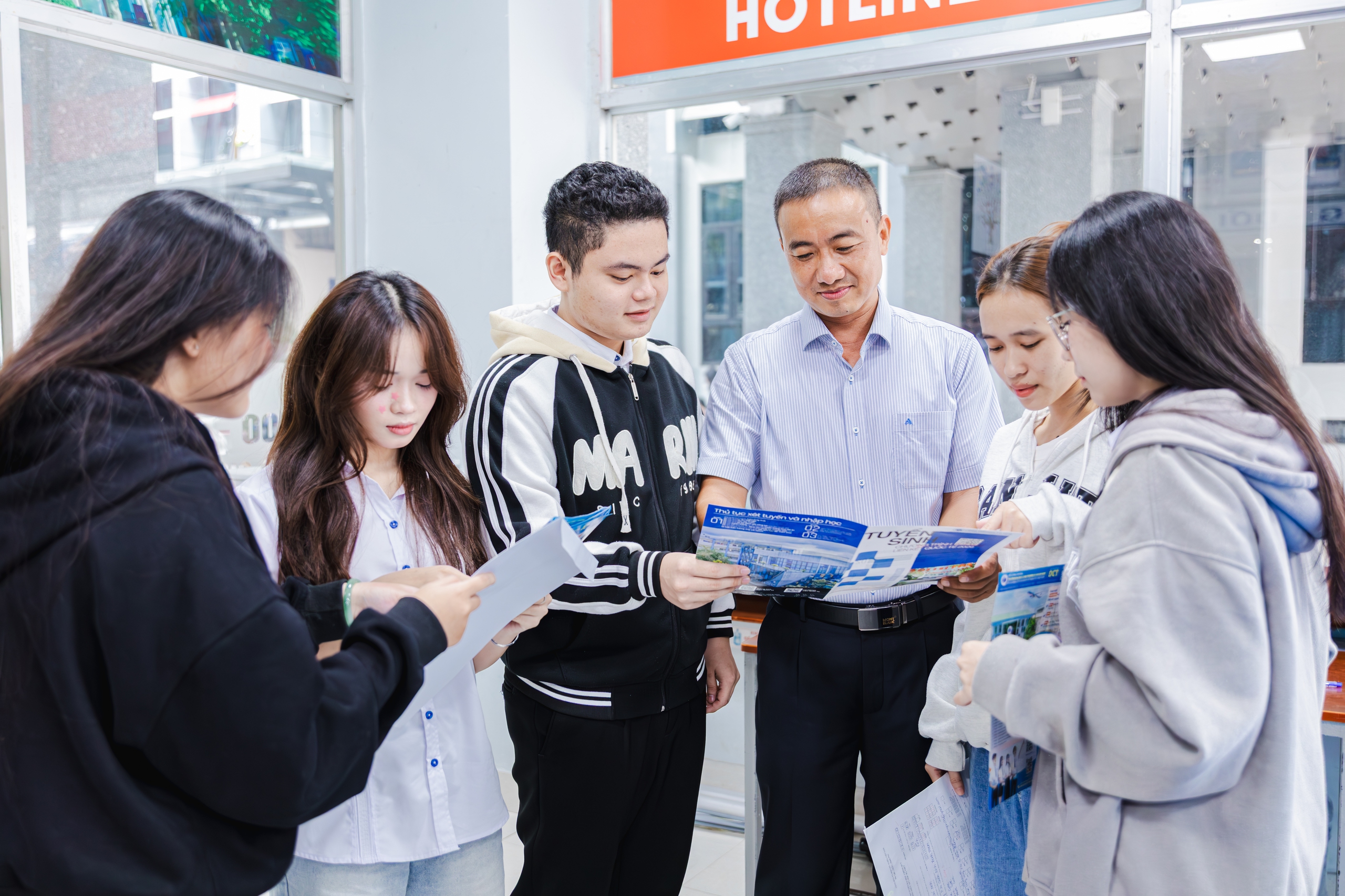 Đừng để điểm sàn "cứng" làm hẹp cửa vào đại học - Ảnh 2.