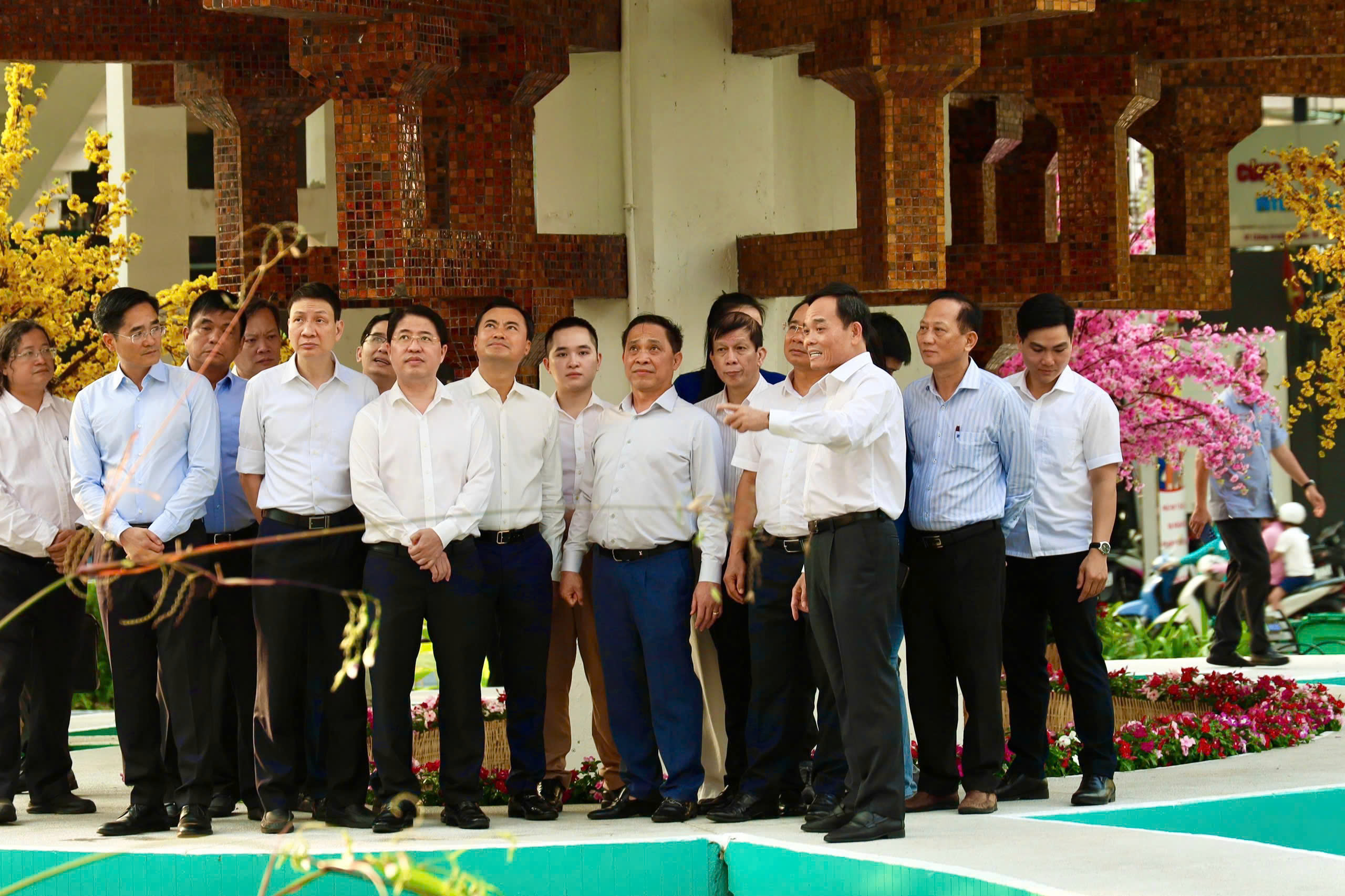 Thông tin nổi bật tại TPHCM ngày 5-2: Thị sát chỉnh trang đô thị chợ Bến Thành,... - Ảnh 1.