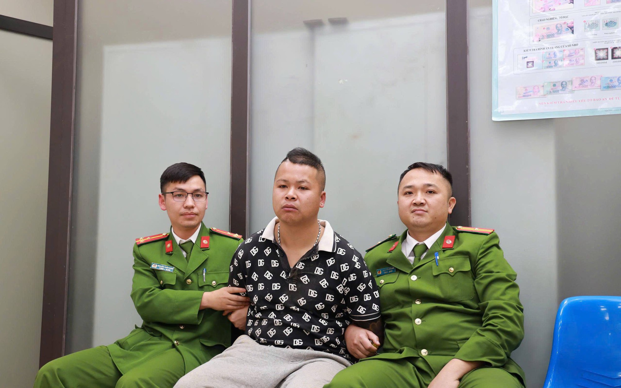 Bất ngờ về nhân thân đối tượng một mình xông vào ngân hàng cướp tiền