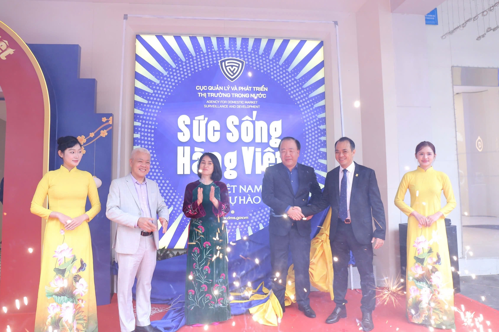 H&agrave;ng Việt l&ecirc;n kệ m&ugrave;a Tết 2026 tại phố h&agrave;ng hiệu H&agrave; Nội - Ảnh 1.