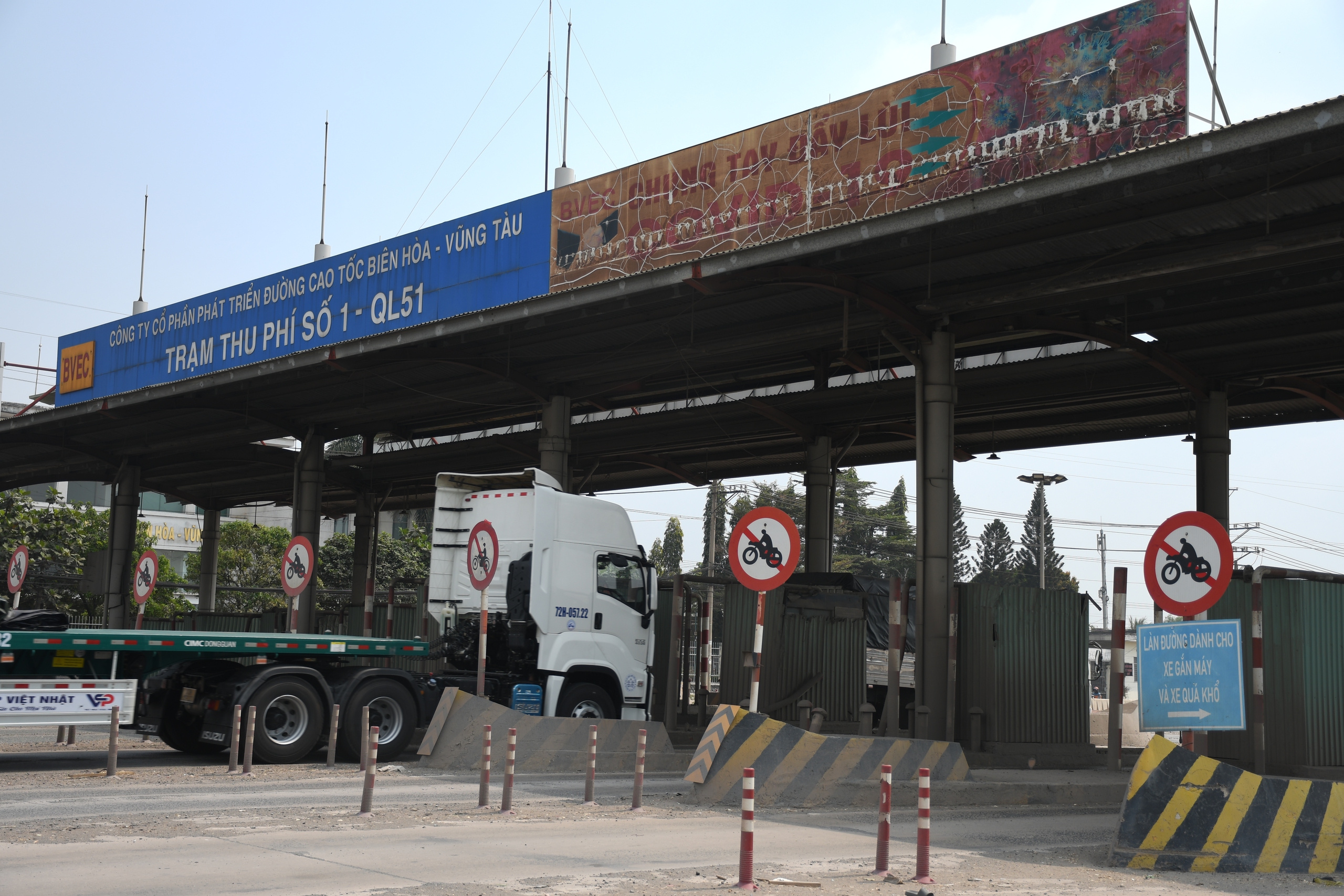 Đồng Nai kiến nghị tháo dỡ trạm thu phí Quốc lộ 51 T1 , T2 để đảm bảo an toàn giao thông - Ảnh 1.