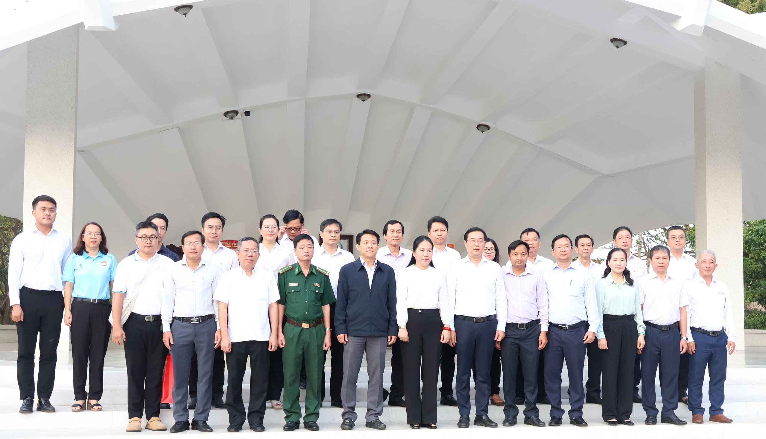 Phó Bí thư Thường trực Thành ủy TPHCM Lê Quốc Phong thăm, tặng quà tại Đồng Tháp - Ảnh 12.