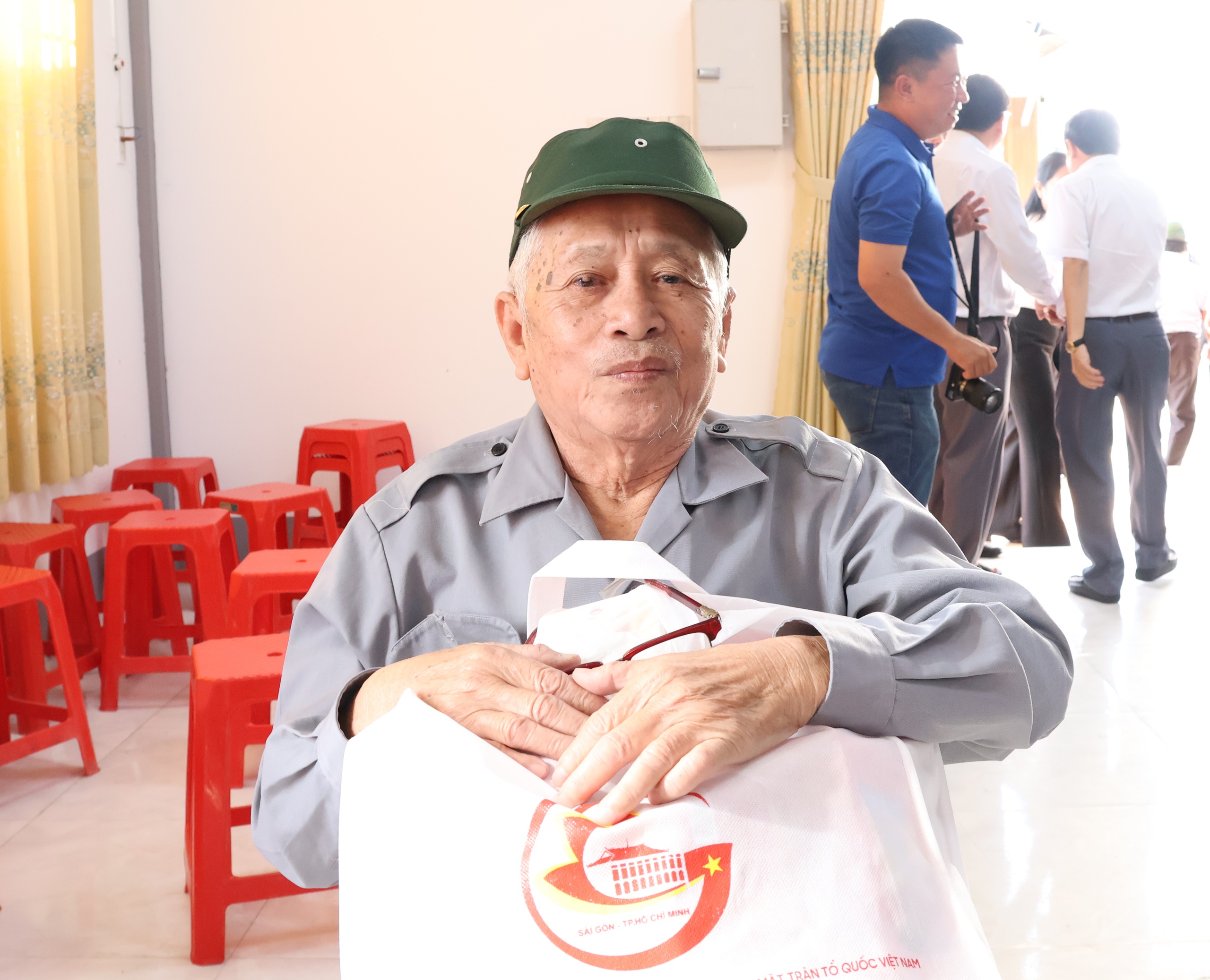 Phó Bí thư Thường trực Thành ủy TPHCM Lê Quốc Phong thăm, tặng quà tại Đồng Tháp - Ảnh 8.