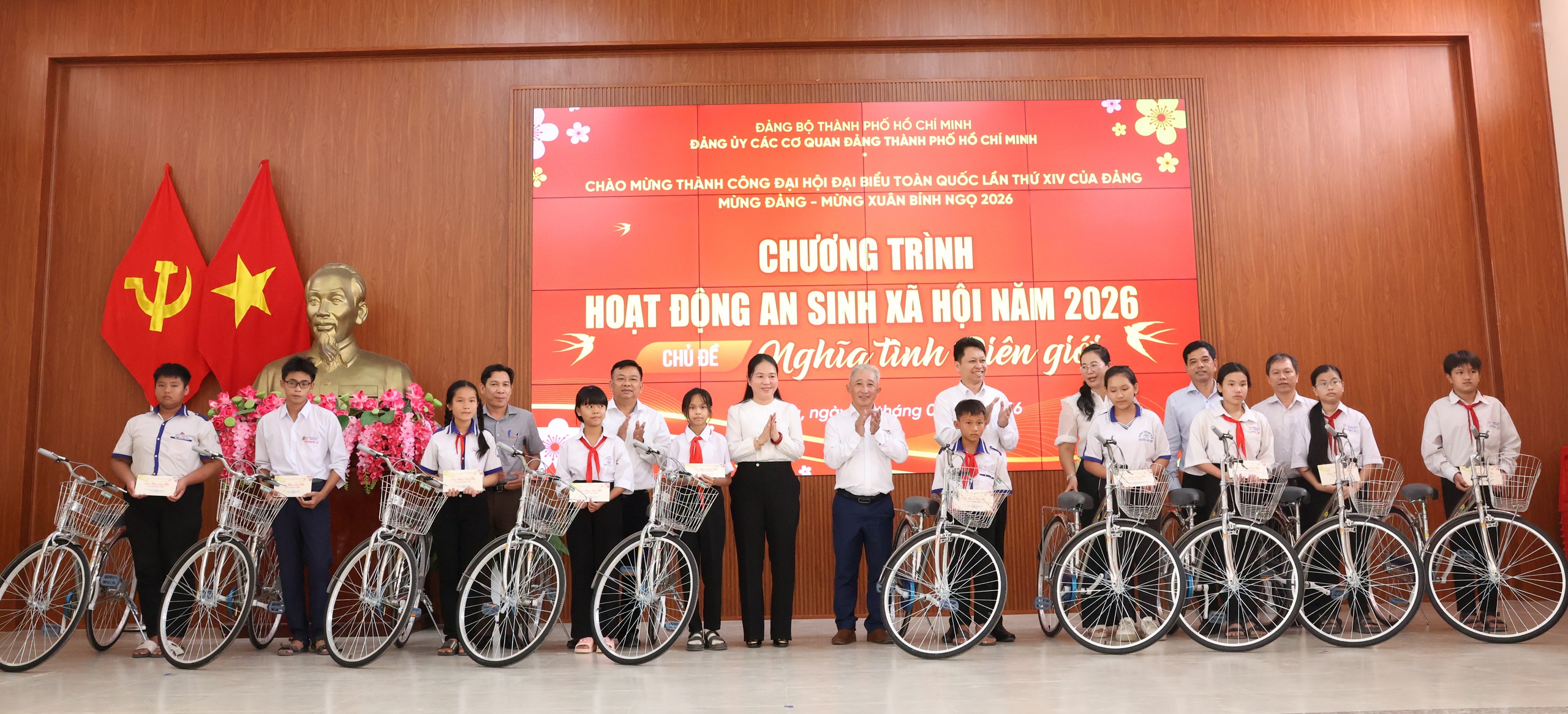 &ldquo;Nghĩa t&igrave;nh bi&ecirc;n giới&rdquo;: TPHCM mang m&ugrave;a Xu&acirc;n ấm &aacute;p đến x&atilde; T&acirc;n Hồng, Đồng Th&aacute;p - Ảnh 3.