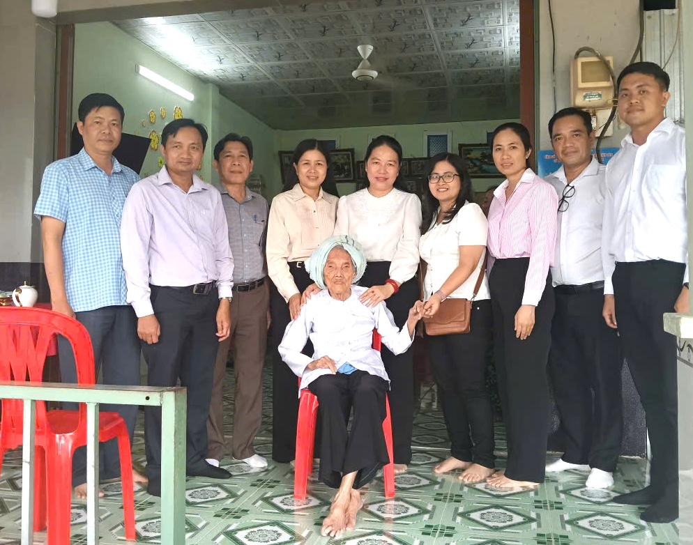 &ldquo;Nghĩa t&igrave;nh bi&ecirc;n giới&rdquo;: TPHCM mang m&ugrave;a Xu&acirc;n ấm &aacute;p đến x&atilde; T&acirc;n Hồng, Đồng Th&aacute;p - Ảnh 18.