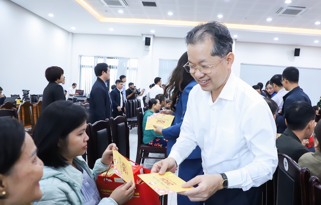 Thường trực Ban Bí thư Trần Cẩm Tú thăm Đà Nẵng , chúc Tết 2026 cho người dân - Ảnh 4.