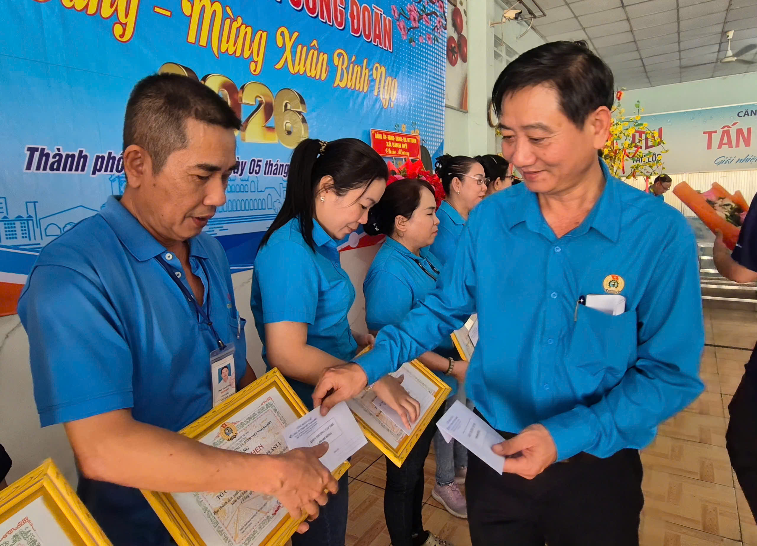 Hơn 8.200 lao động sum vầy trong "Bữa cơm tất ni&ecirc;n C&ocirc;ng đo&agrave;n" - Ảnh 5.