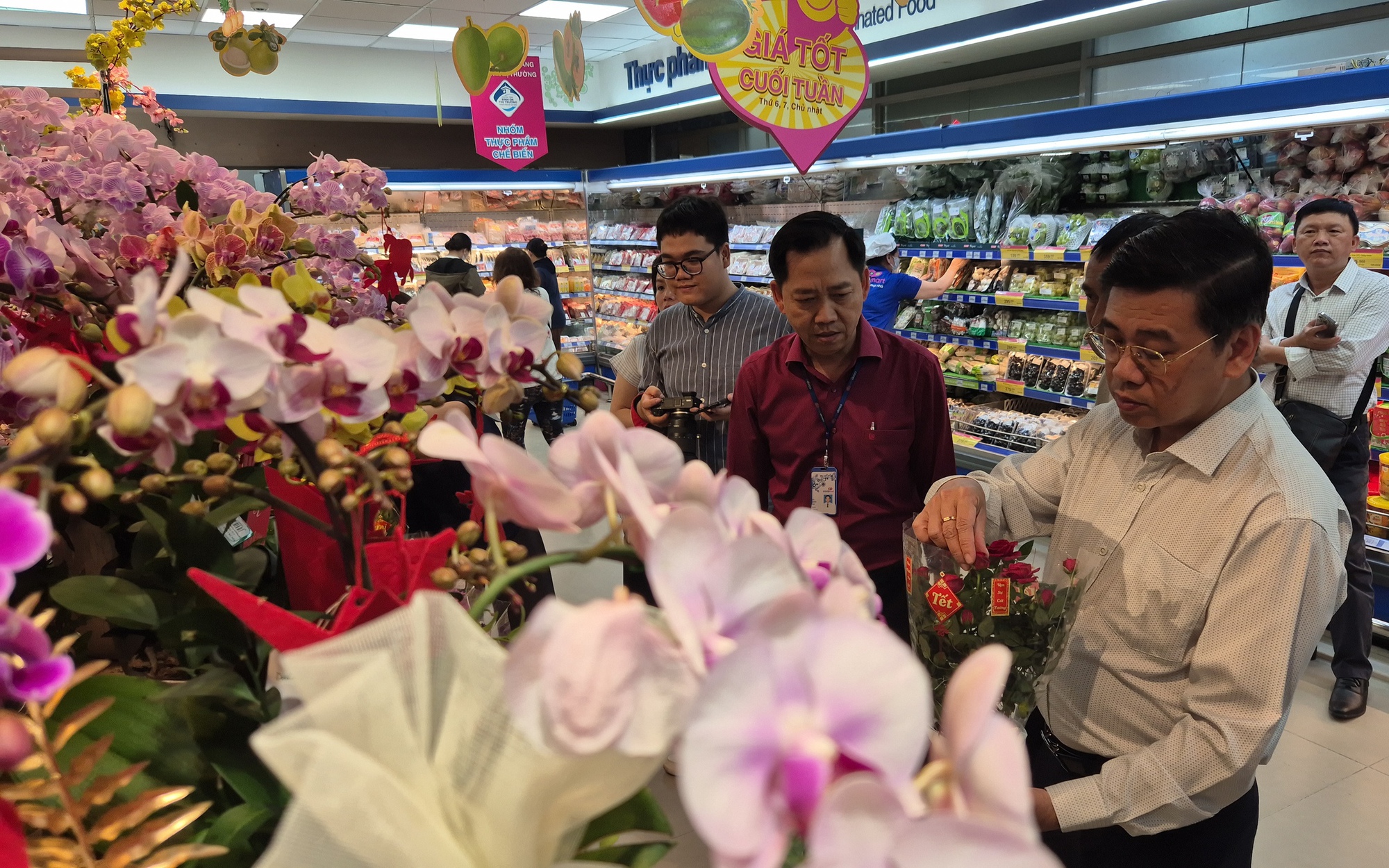 Siêu thị ở TPHCM mở cửa 24/24, nỗ lực giao hàng nhanh cho người dân sắm Tết