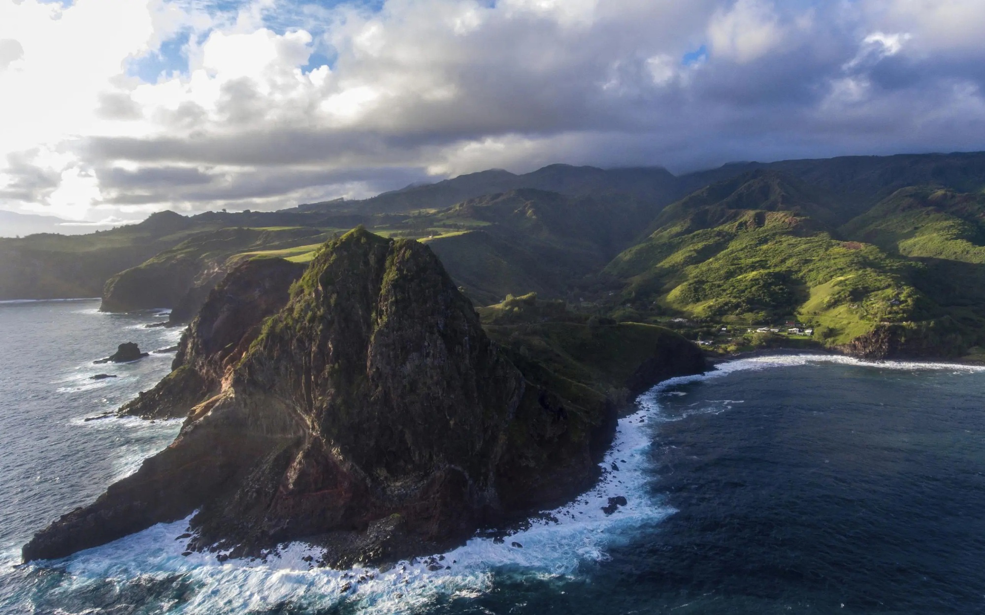 Khối vật chất dẫn điện rộng hàng trăm km lộ ra bên dưới Hawaii