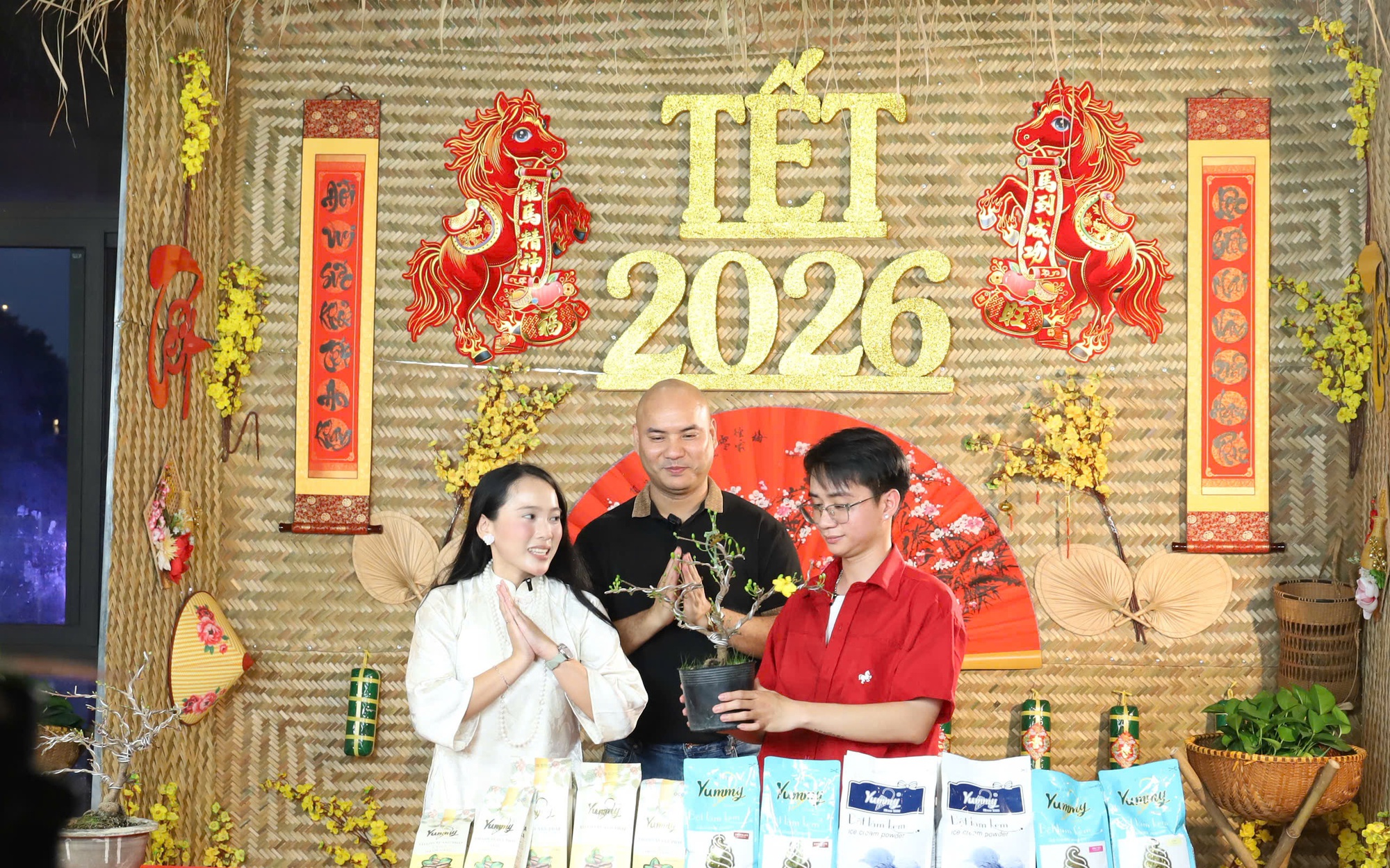 Một địa phương tại TPHCM “lên sóng” bán mai vàng hỗ trợ nông dân