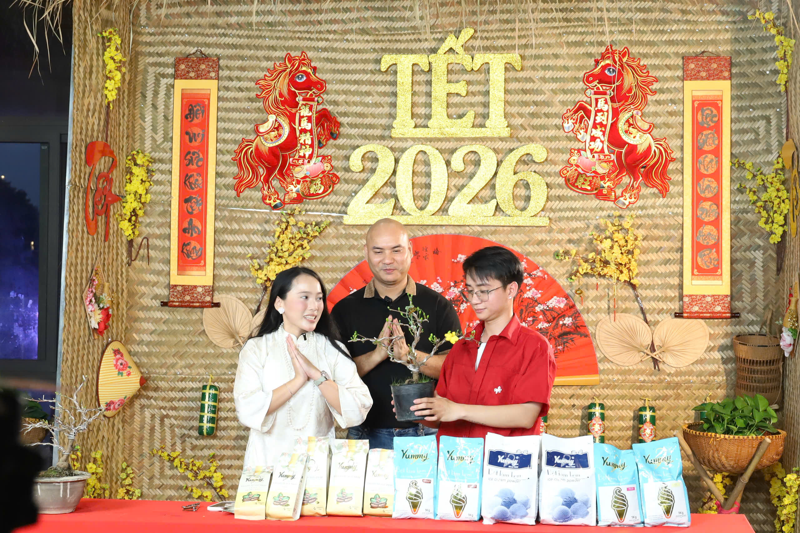 Địa phương TPHCM tổ chức livestream bán mai vàng hỗ trợ nông dân 2026 - Ảnh 6.