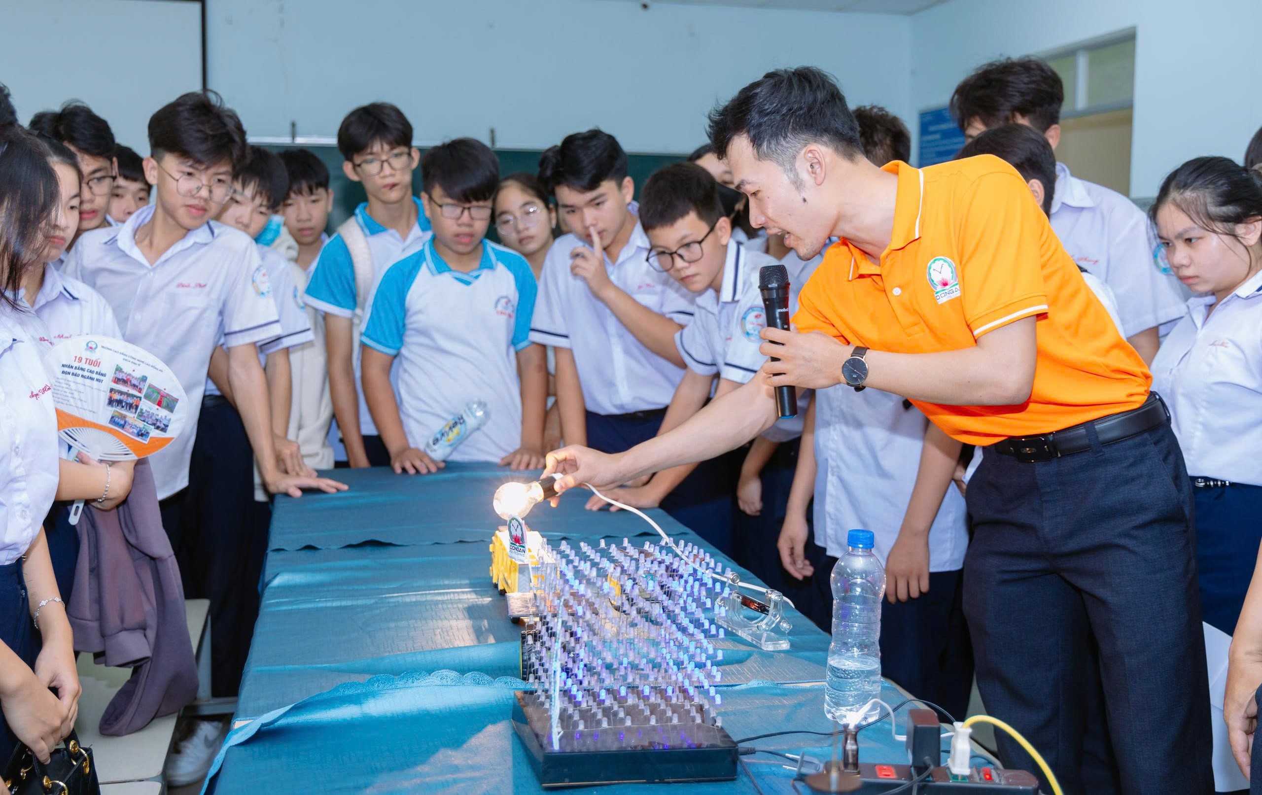 Góp ý Dự thảo Quy chế tuyển sinh ĐH 2026: Đừng để cao đẳng đứng ngoài bức tranh tuyển sinh mới! - Ảnh 2.
