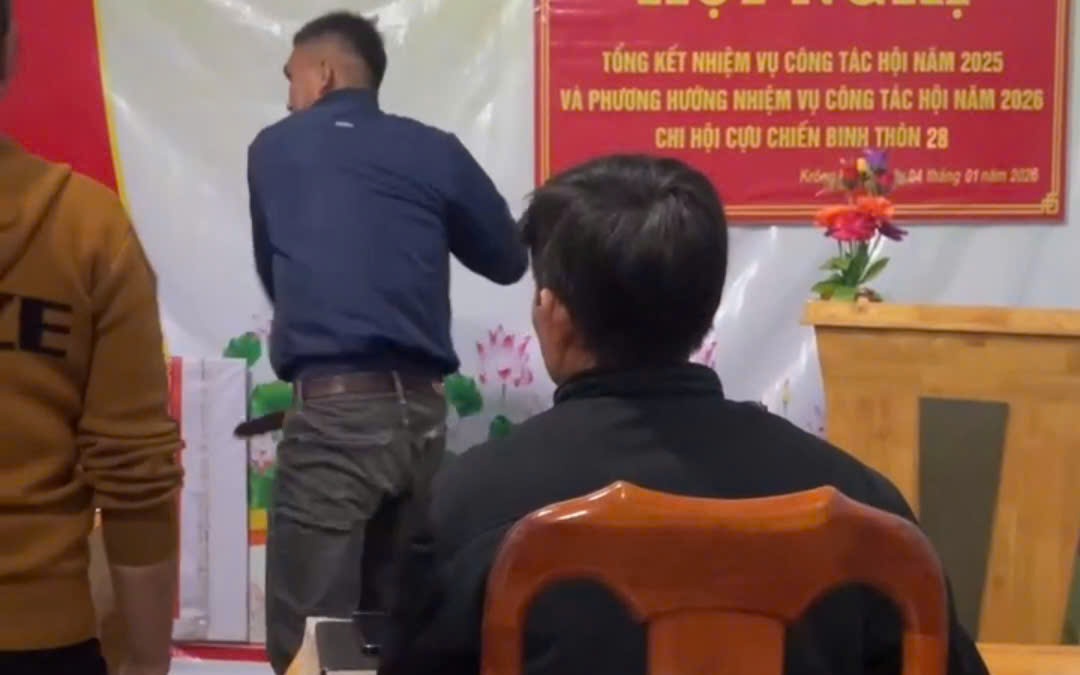 Làm rõ vụ chồng nữ thôn trưởng doạ chém người trong cuộc họp chi bộ thôn